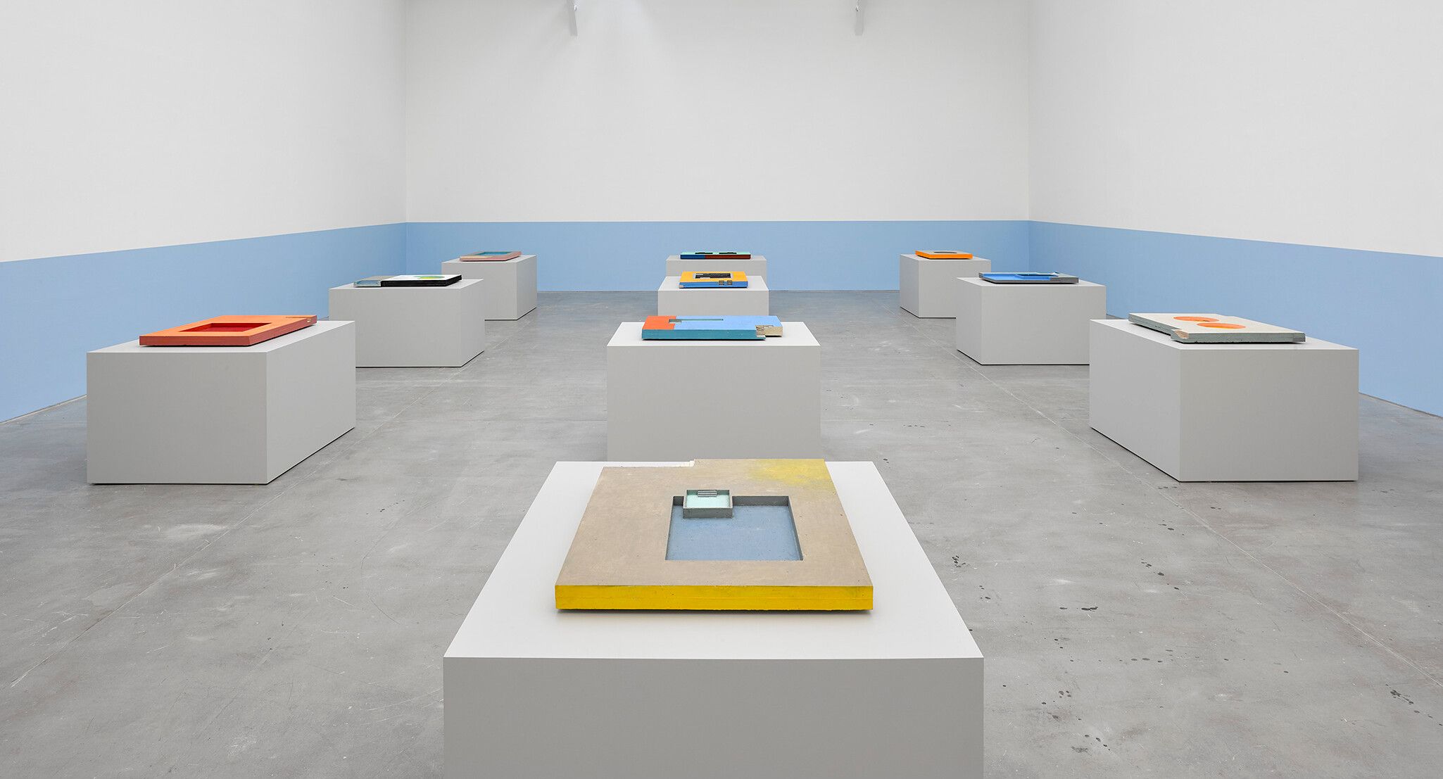An installation view of an exhibition titled Harold Ancart: La Grande Profondeur (The Deep End), at David Zwirner, Paris, in 2021.