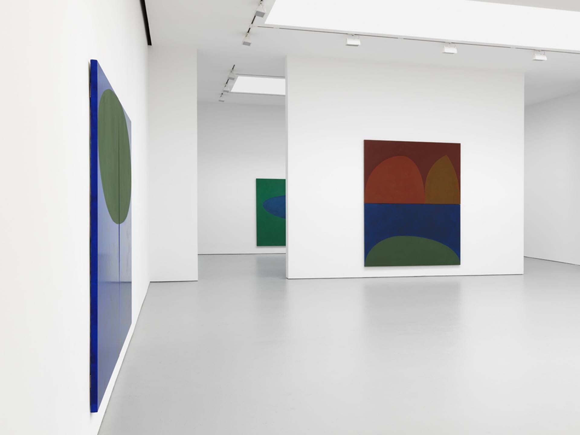 Installation view of the exhibition, recent oil paintings by Suzan Frecon at David Zwirner in New York, dated 2017.