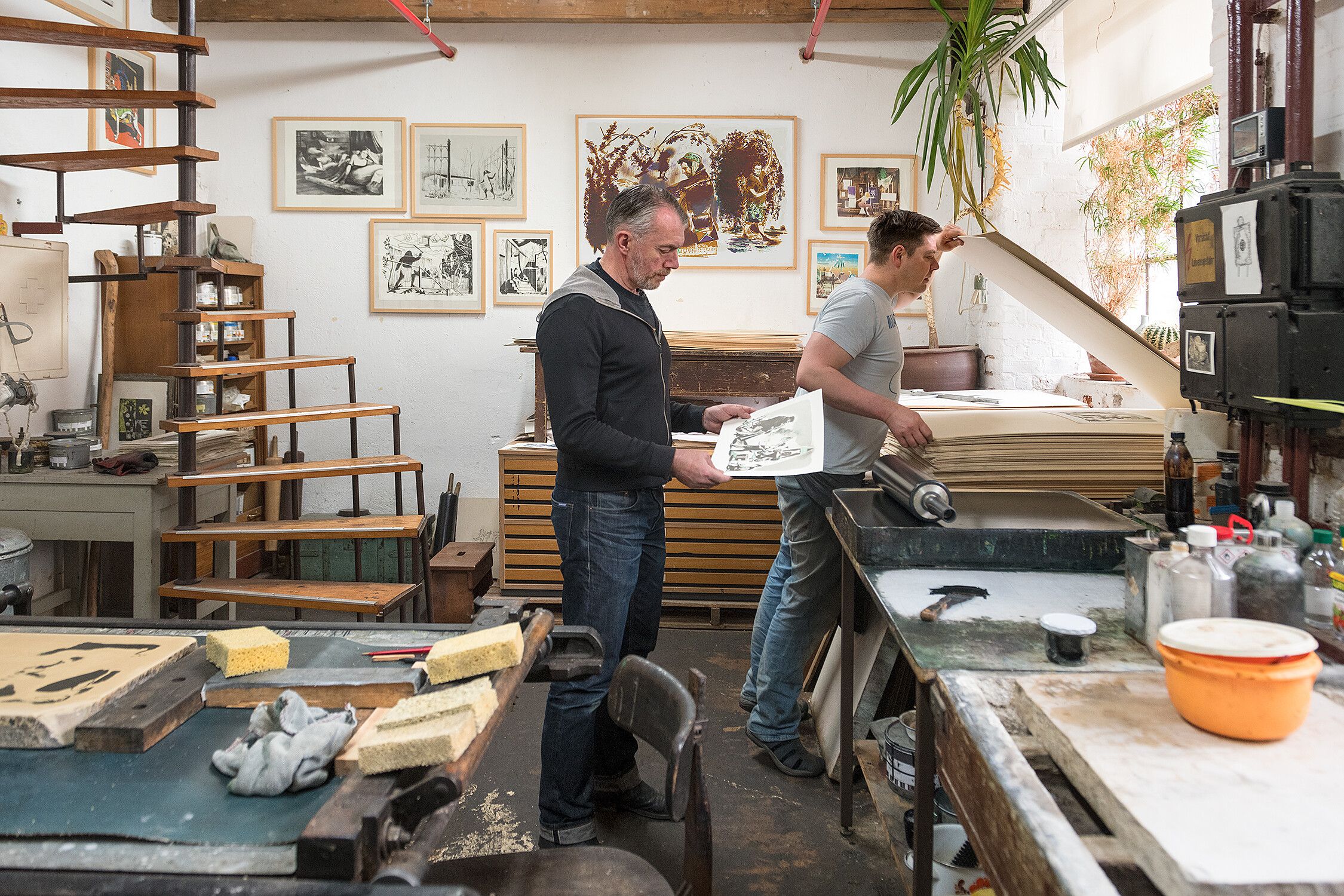 Neo Rauch at the Lithographisches Atelier Leipzig in 2021.