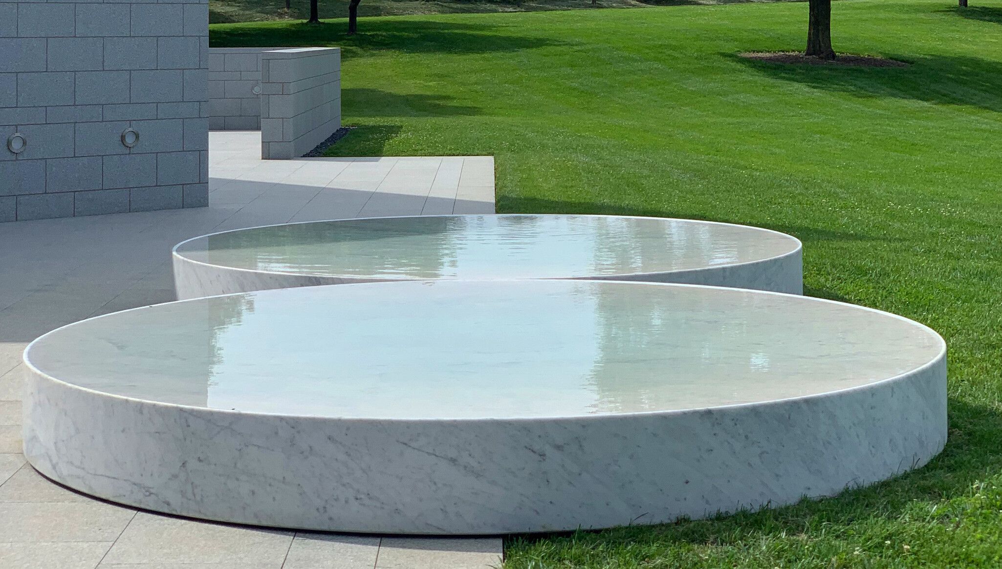 An installation view of an Untitled work, dated 1992–1995, in Glenstone, Potomac, Maryland, 2008–ongoing
