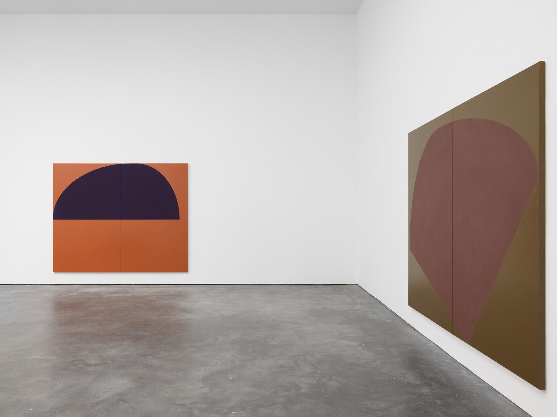 An installation view of an exhibition titled Suzan Frecon: oil paintings, at David Zwirner, New York, in 2020.