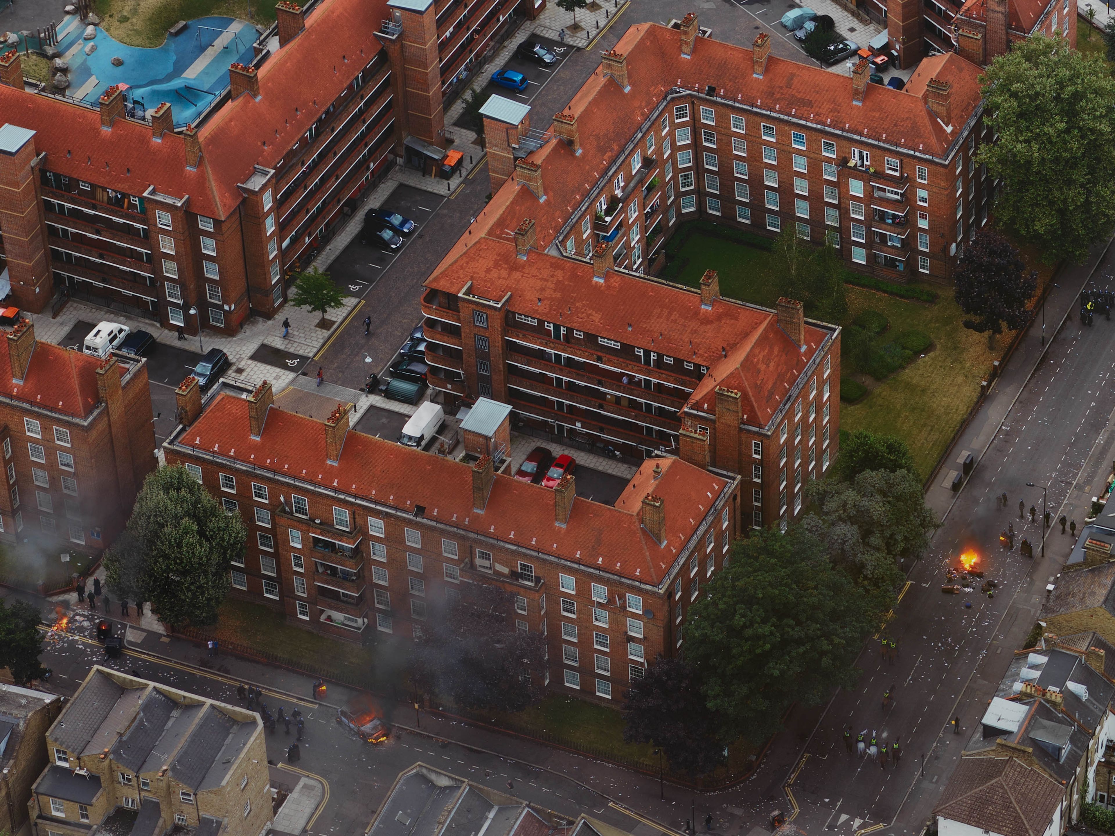 A detail from a photograph by Stan Douglas ﻿London, titled 9 August 2011 (Pembury Estate), dated 2017.