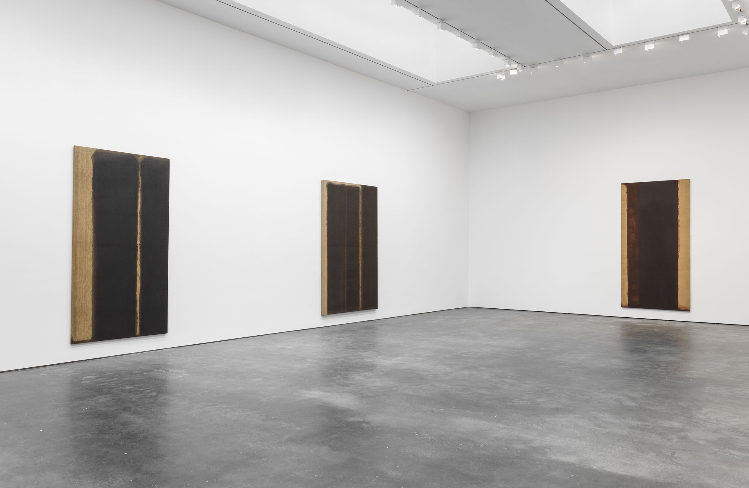 An installation view of the exhibition, Yun Hyong-keun, dated 2017.