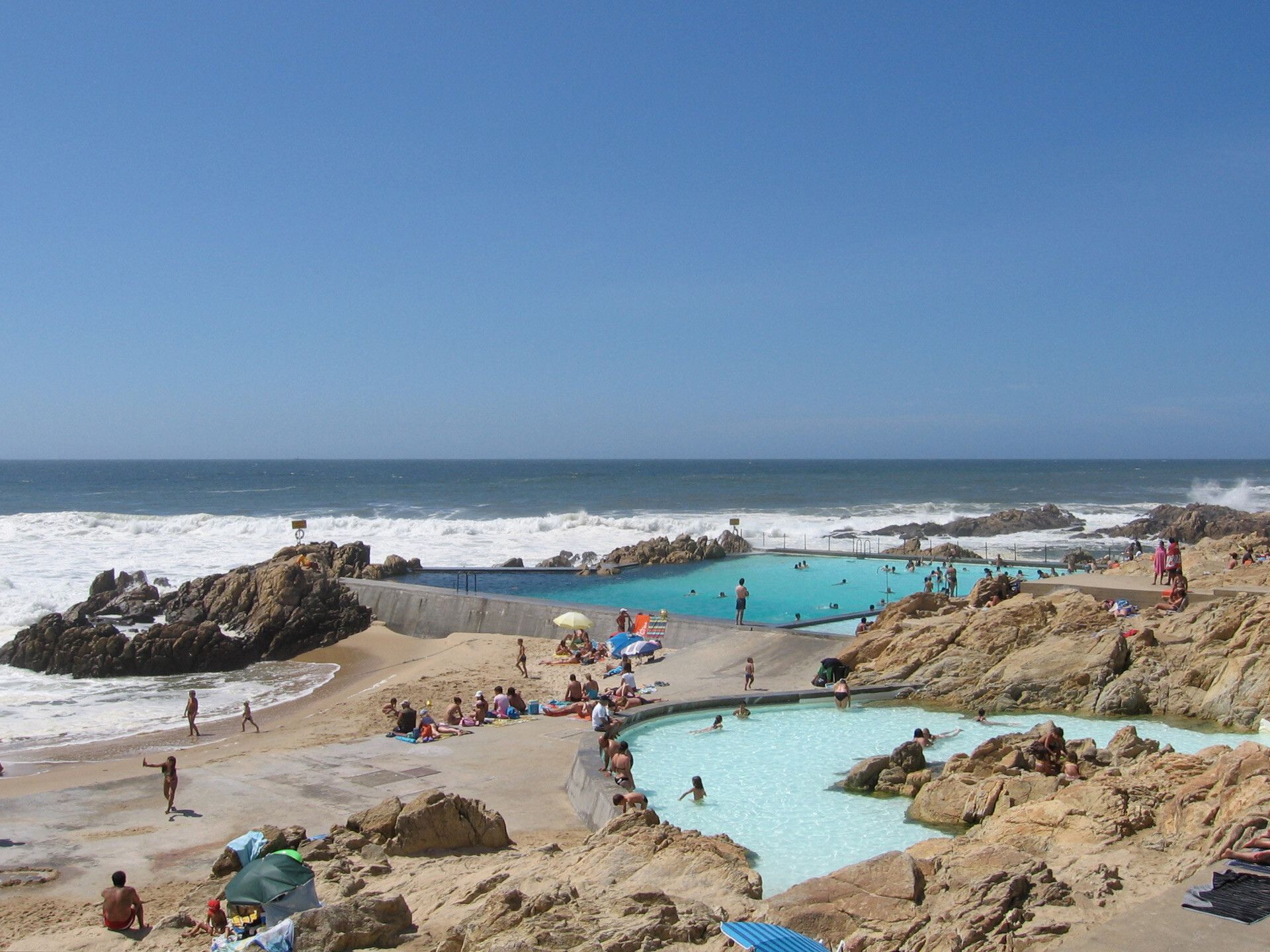 A photo of Álvaro Siza's Piscina das Marés, Portugal. Photo by Christian Gänshirt.