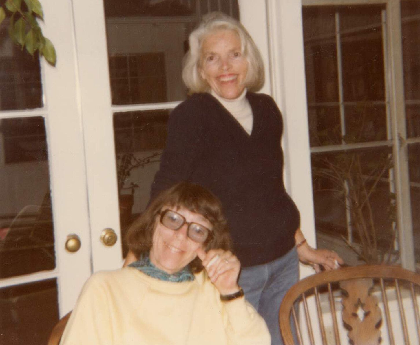 A photo of Joan Mitchell and her sister Sally Perry at Sally’s home in Santa Barbara, California, dated 1982.