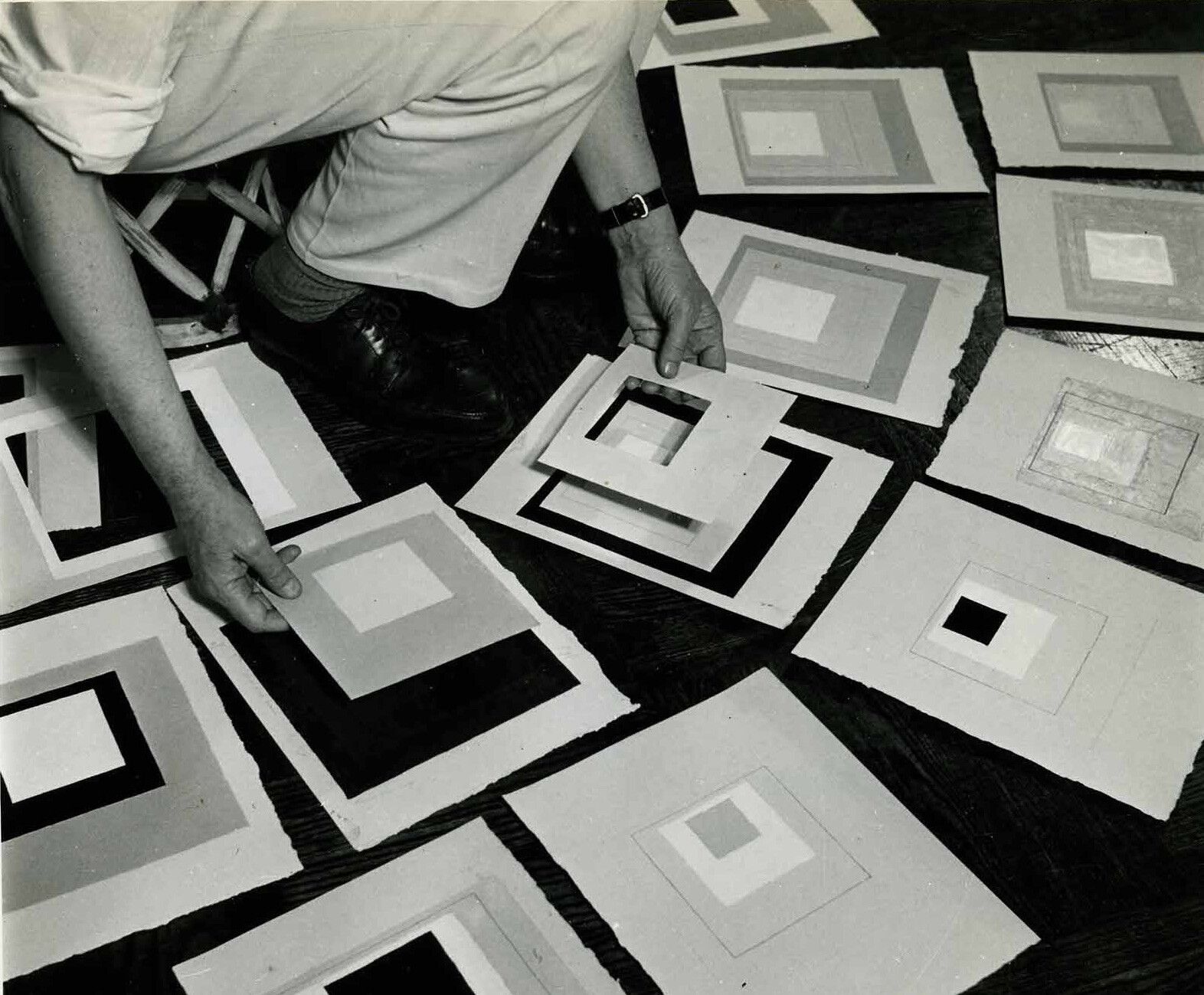 A photo of Josef Albers working on color arrangements in 1976.
