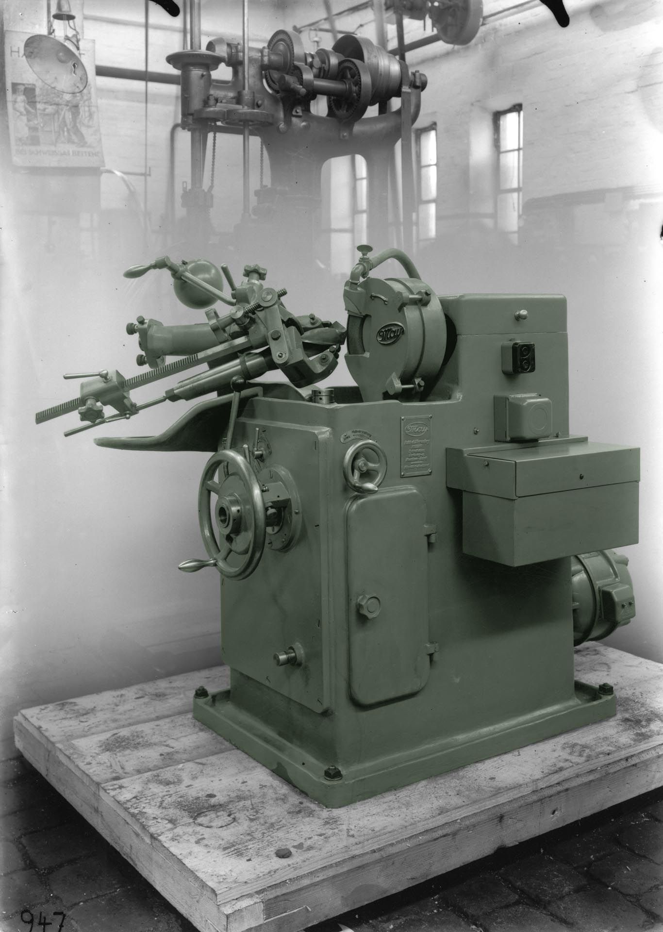 A photograph by Thomas Ruff, titled Maschinen 0947, dated 2003.