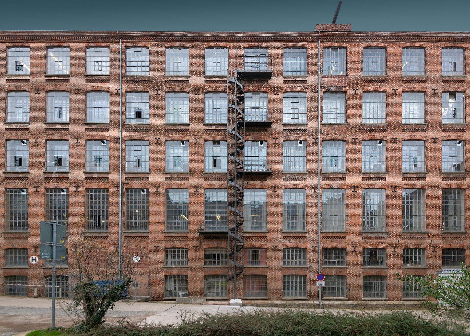 Exterior view of Neo Rauch's print studio