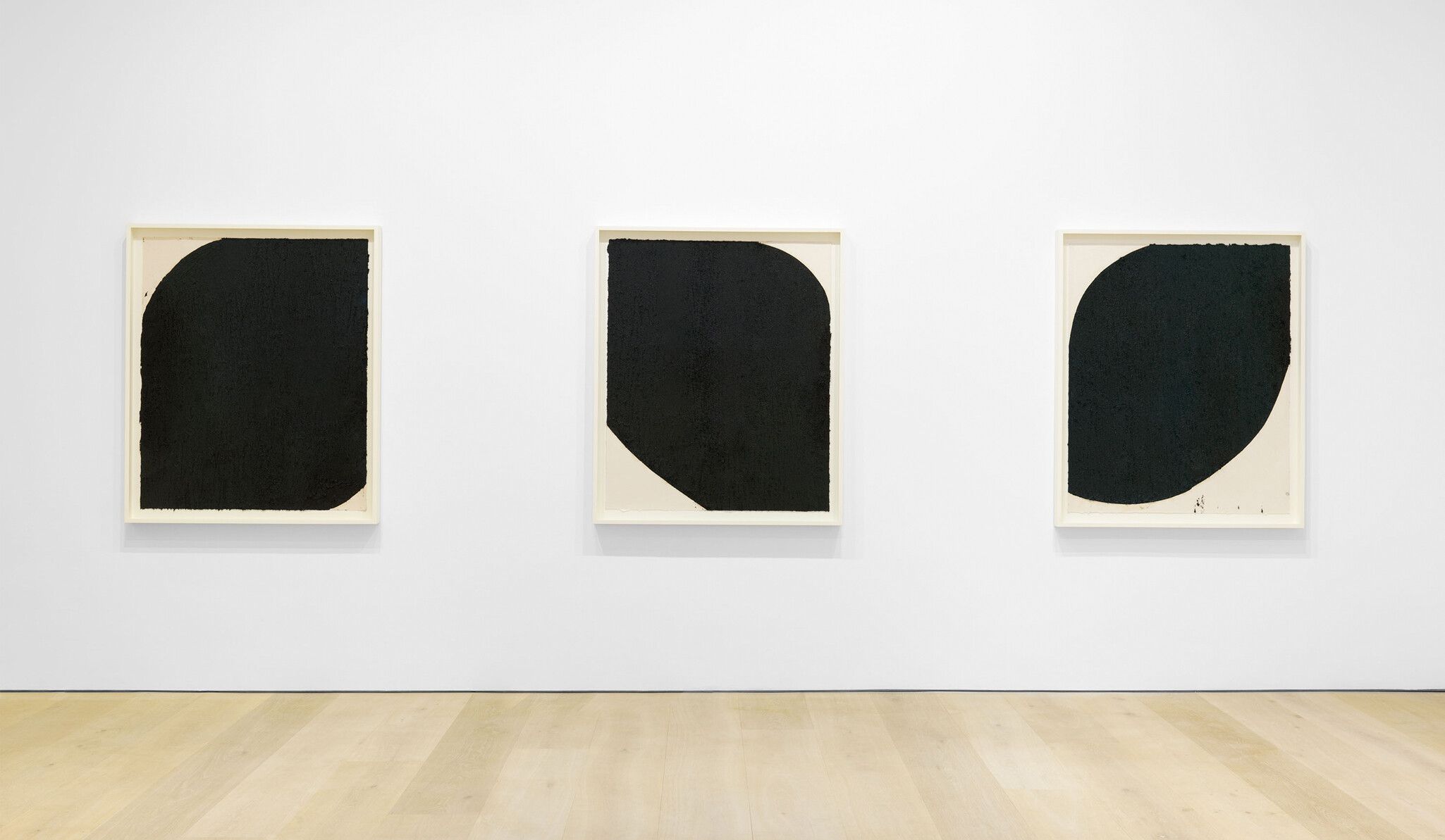 Installation view of the exhibition Richard Serra: Drawings at David Zwirner in New York dated 2022