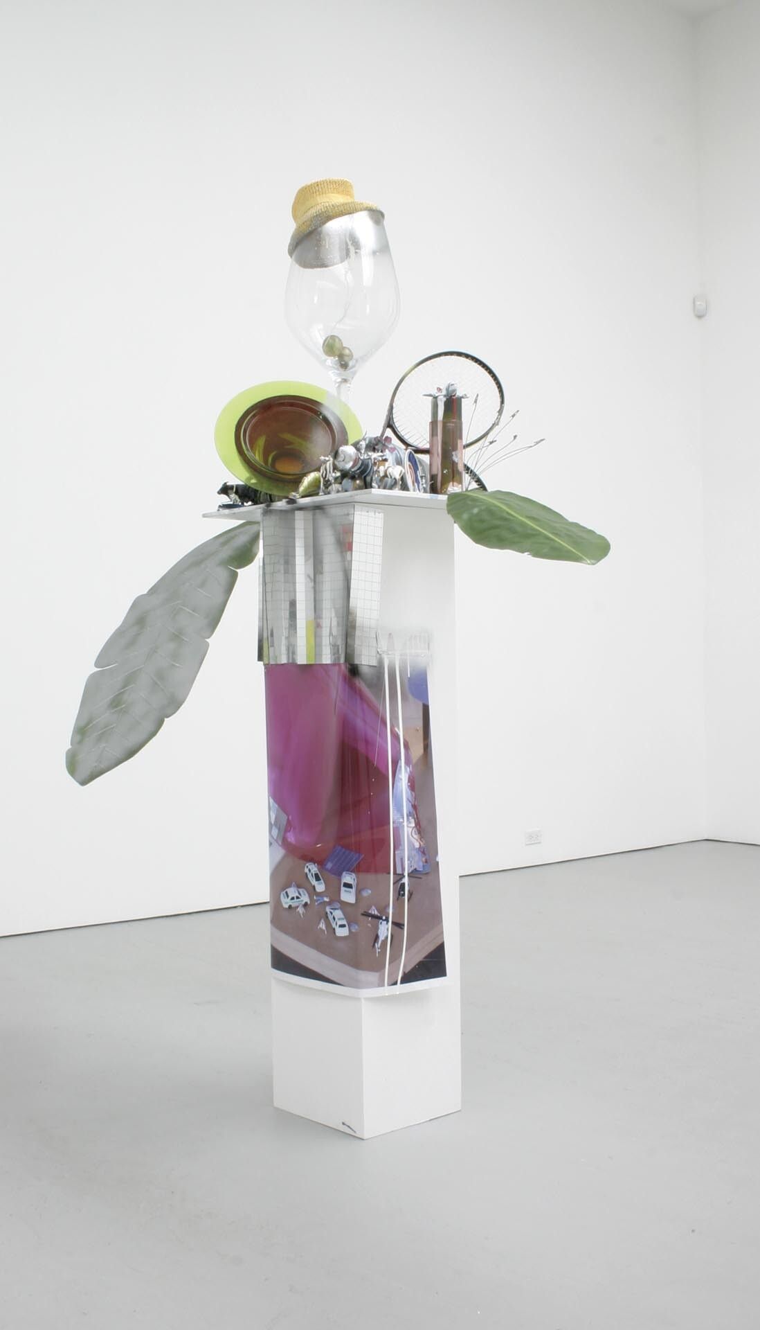 A sculpture by Isa Genzken, titled Urlaub, dated 2004.