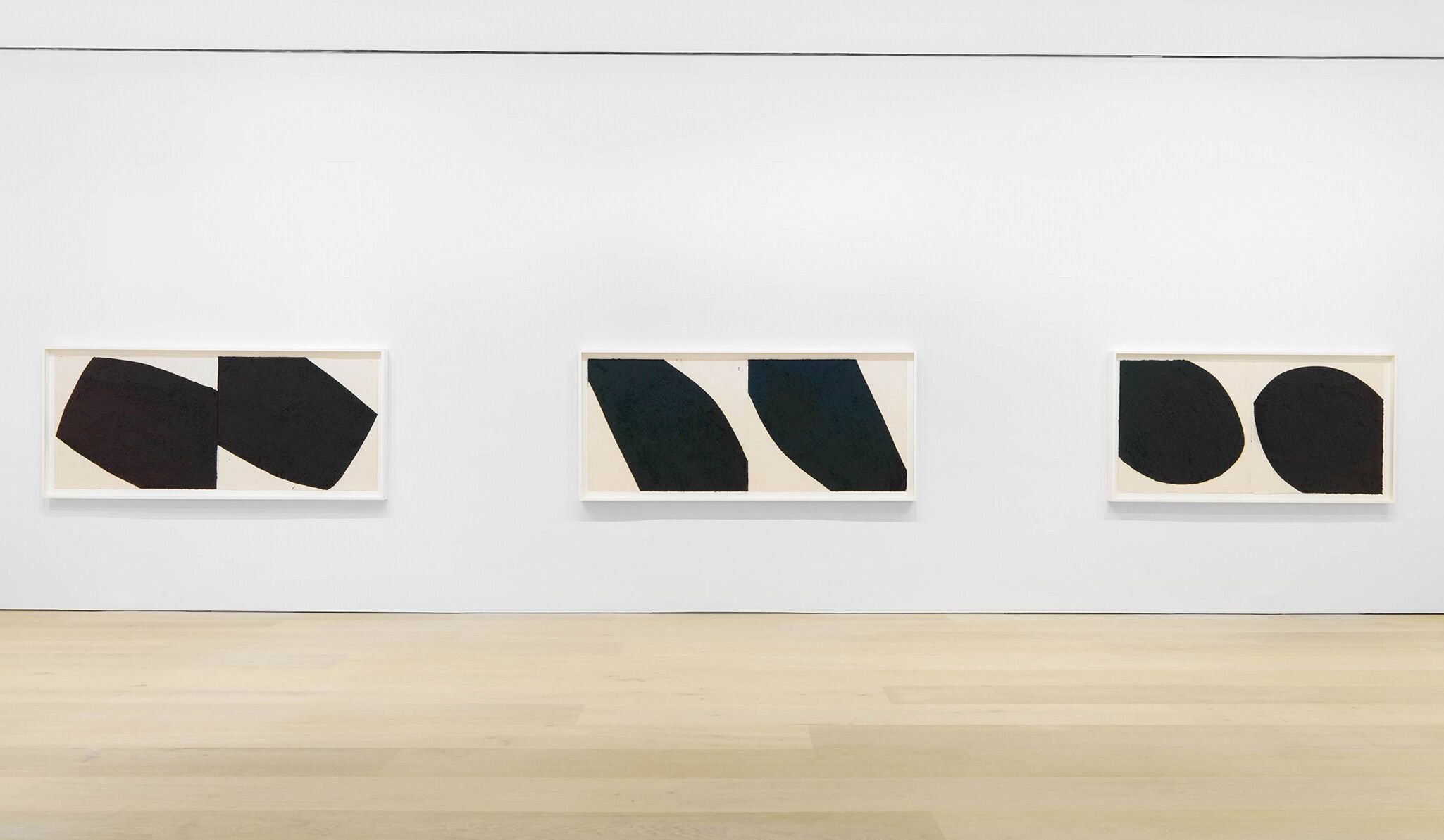 Installation view of the exhibition Richard Serra: Drawings at David Zwirner in New York dated 2022