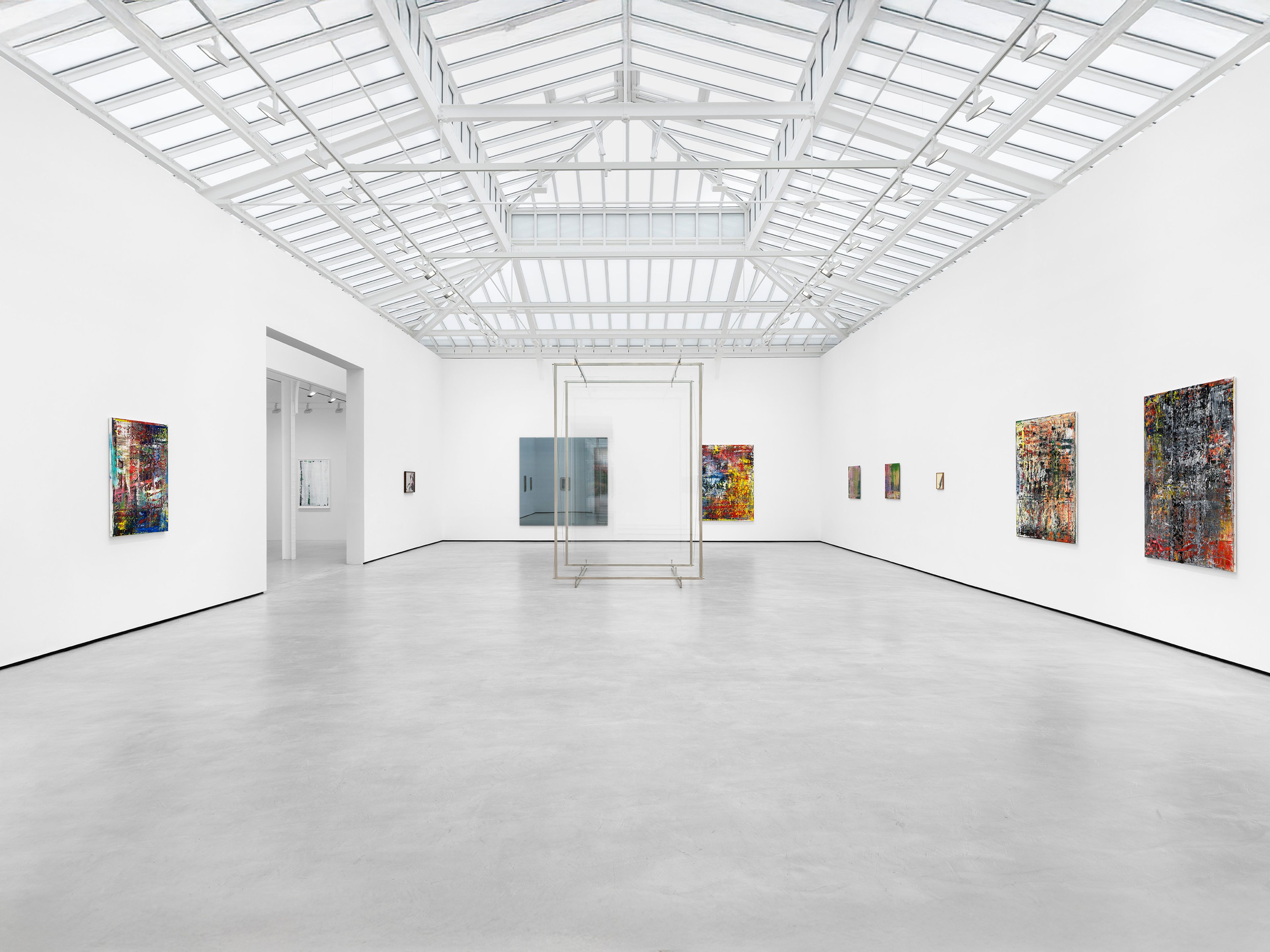 An installation view of the exhibition, Gerhard Richter, at David Zwirner in Paris, dated 2025.
