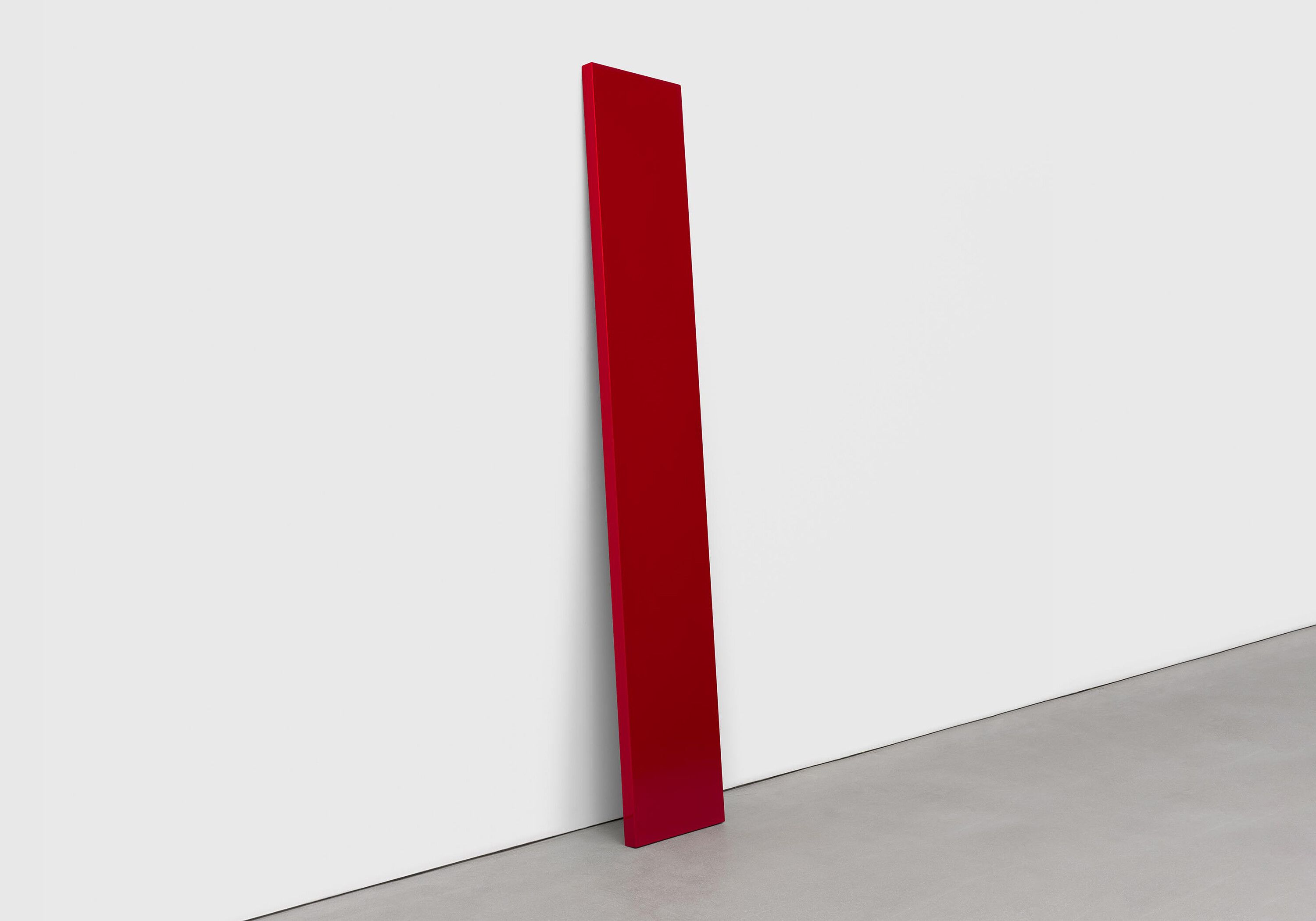 An untitled sculpture by John McCracken, dated 1982.