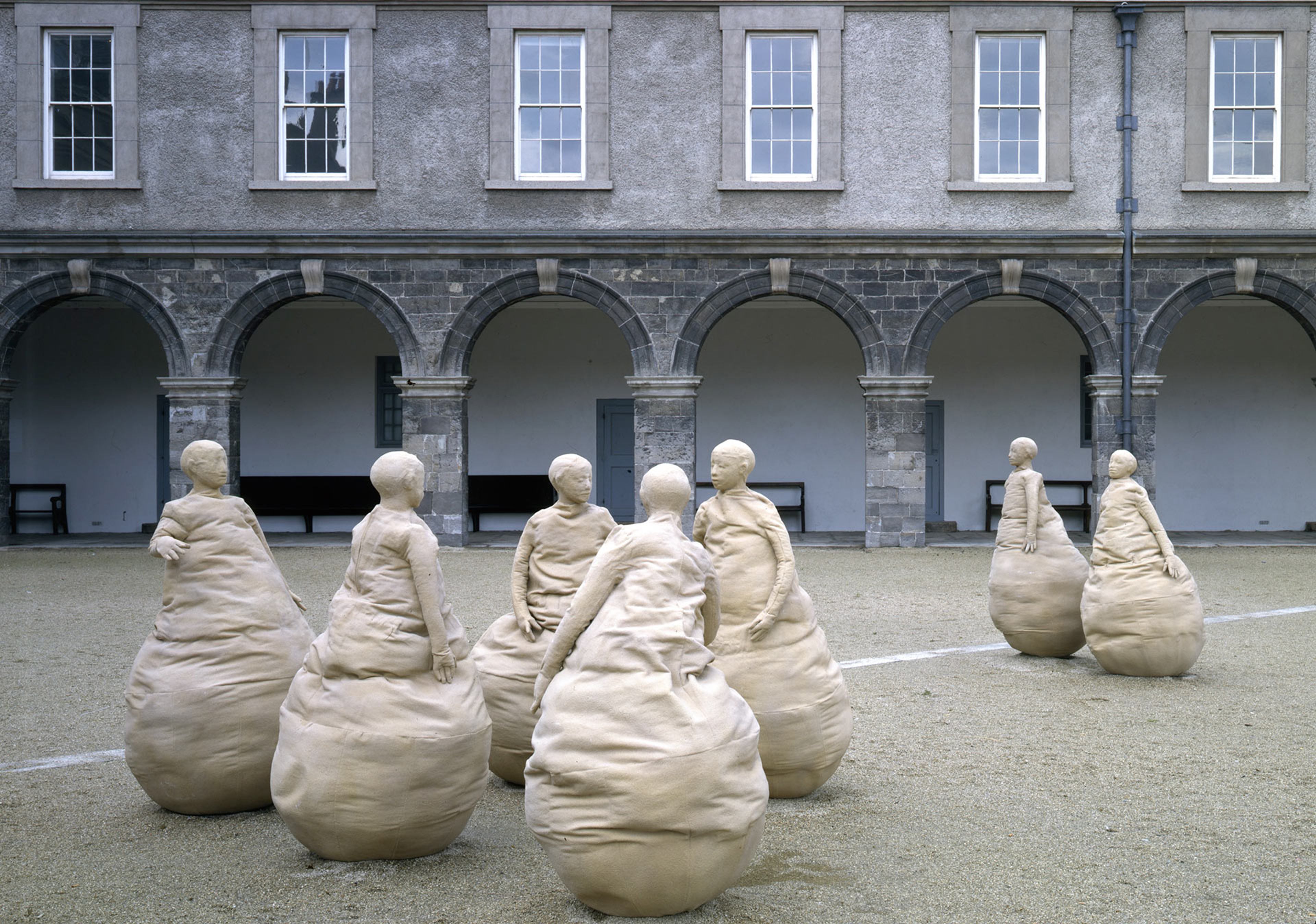 An installation view of Juan Muñoz's work, Conversation Piece, Dublin, 1994.