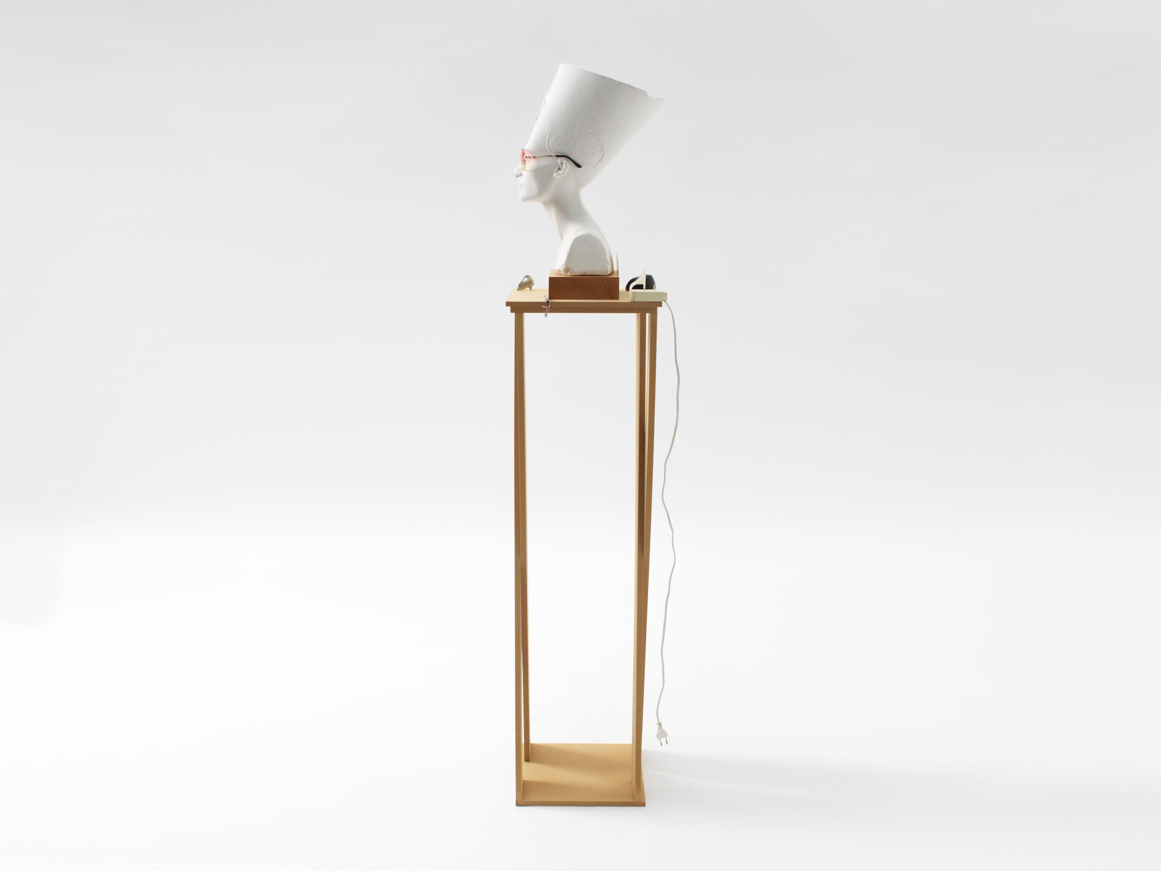 A sculpture by Isa Genzken titled Nefertiti, dated 2018.