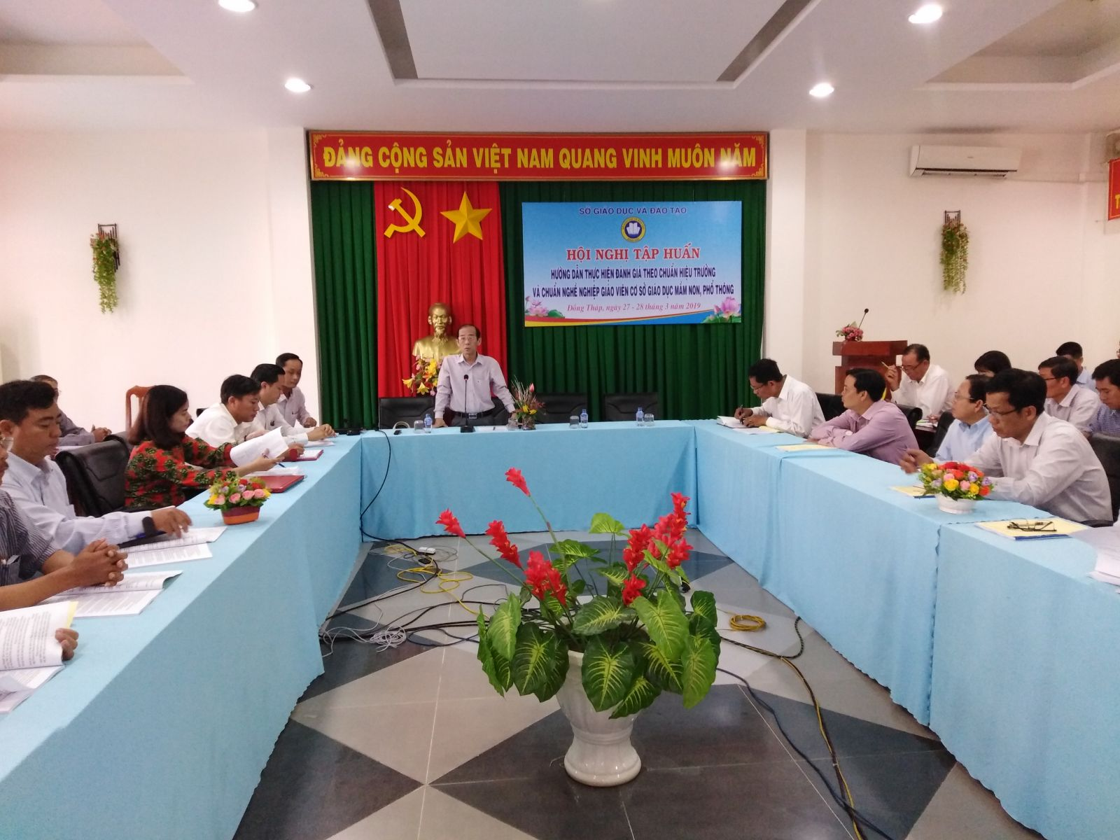 5 tiêu chí đánh giá hiệu trưởng theo Thông tư 18/2018: Hướng dẫn chi tiết & bí quyết đạt “Xuất sắc”
