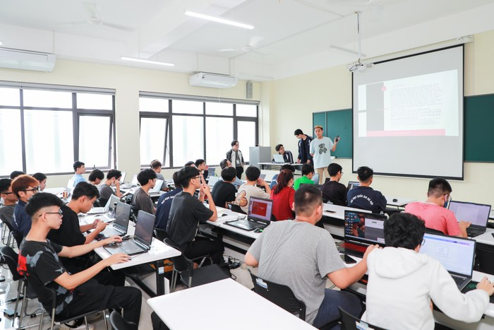 Tiêu chuẩn của một hiệu trưởng giỏi và hiện đại trong thời đại chuyển đổi số