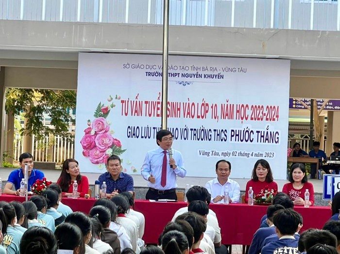 Làm sao để học sinh vào lớp 10 chọn đúng tổ hợp môn lựa chọn?
