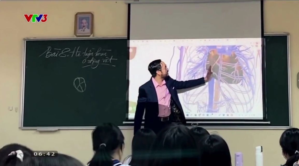 Giáo viên trường Chuyên Sư phạm dạy học với bài giảng 3D Noraclass