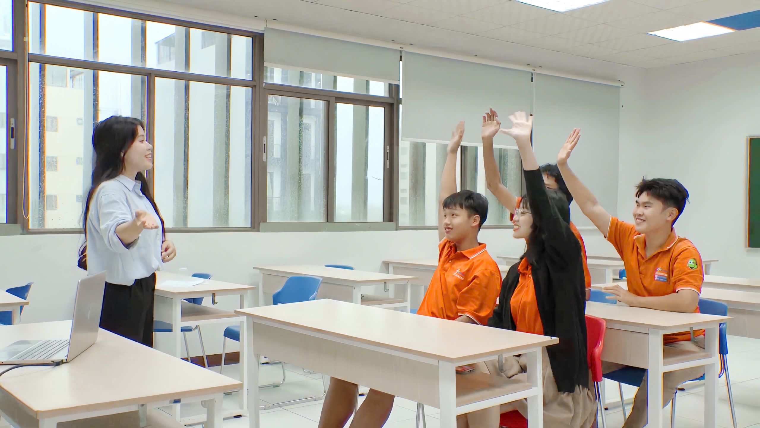 Lớp học tại trường THPT FPT Đà Nẵng được giảng dạy với Noraclass