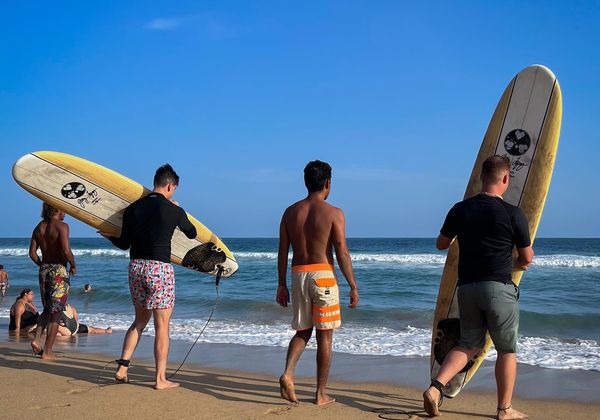 Surf en Zipolite: Navegando las Olas de México