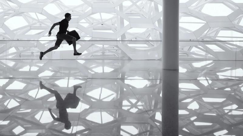 Cost-Speed Economics 2.0. How AI-Powered Freelancers Outrun Big Agencies