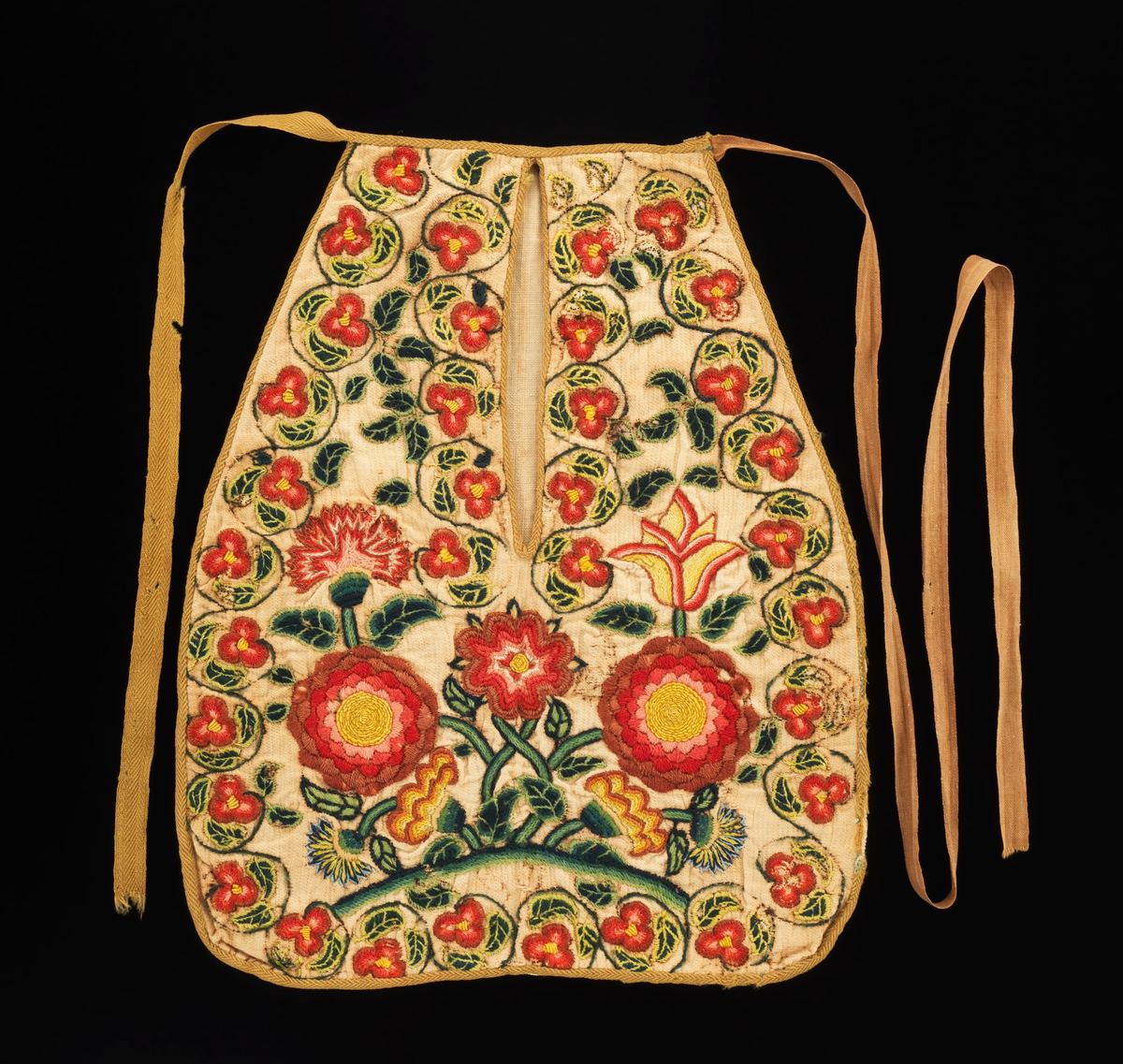 A pear-shaped tie-on pocket of pale ground with a vertical slit at the top centre, embroidered in coloured wool with roses, a tulip and a carnation inside a border of linked leafy scrolls; tapes extend from the top edge.