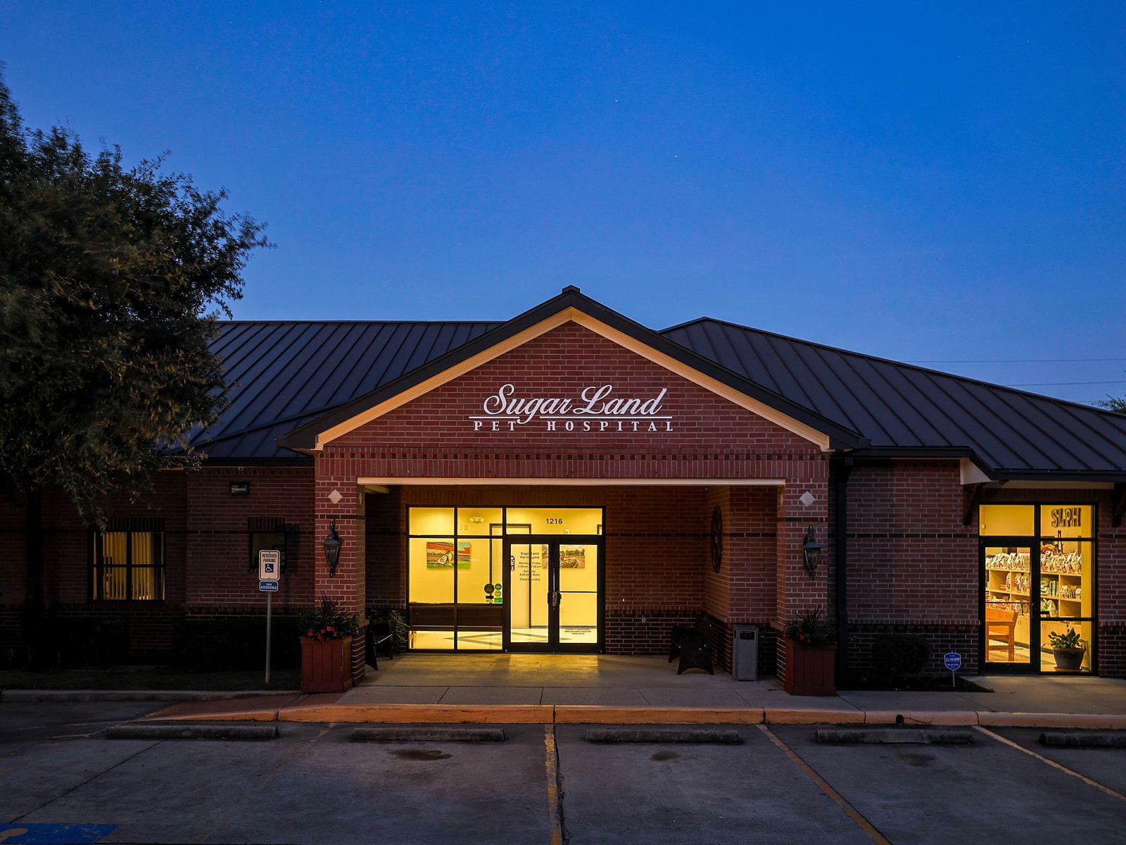 The front entrance of Sugar Land Pet Hospital at 1216 Eldridge Rd, lit up at twilight