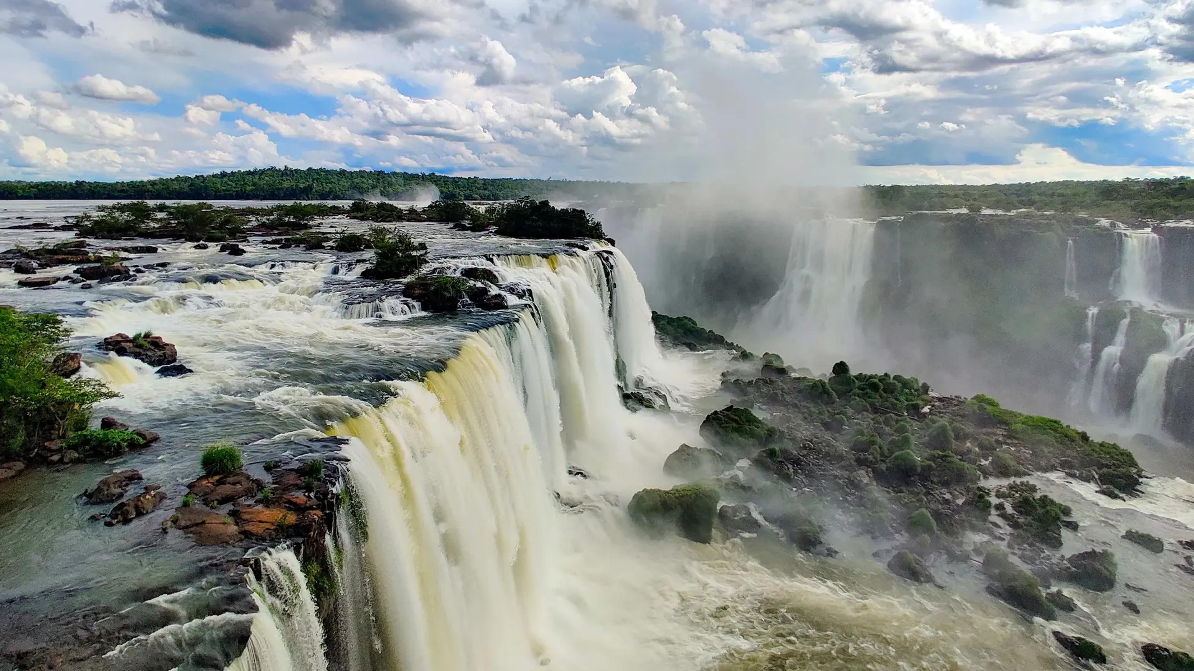 IGUAZÚ FALLS: GUIDED WALKWAYS AND BOAT EXPERIENCE