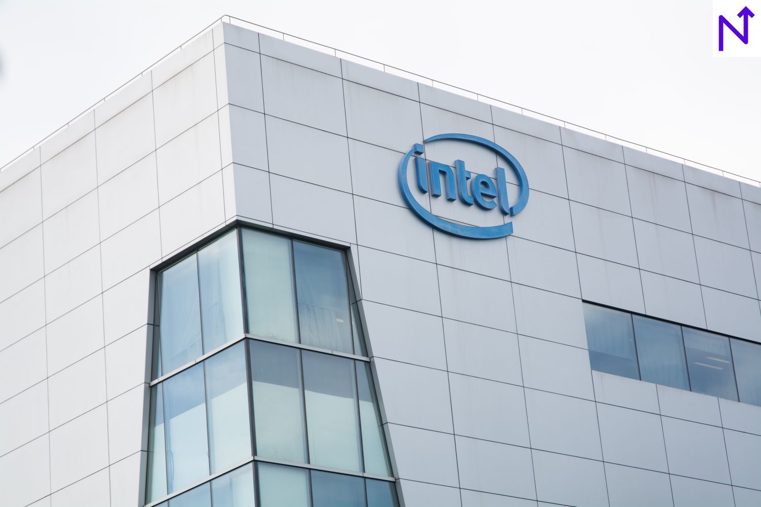 Intel's CEO Contemplates Shift in Chip-Making Strategy