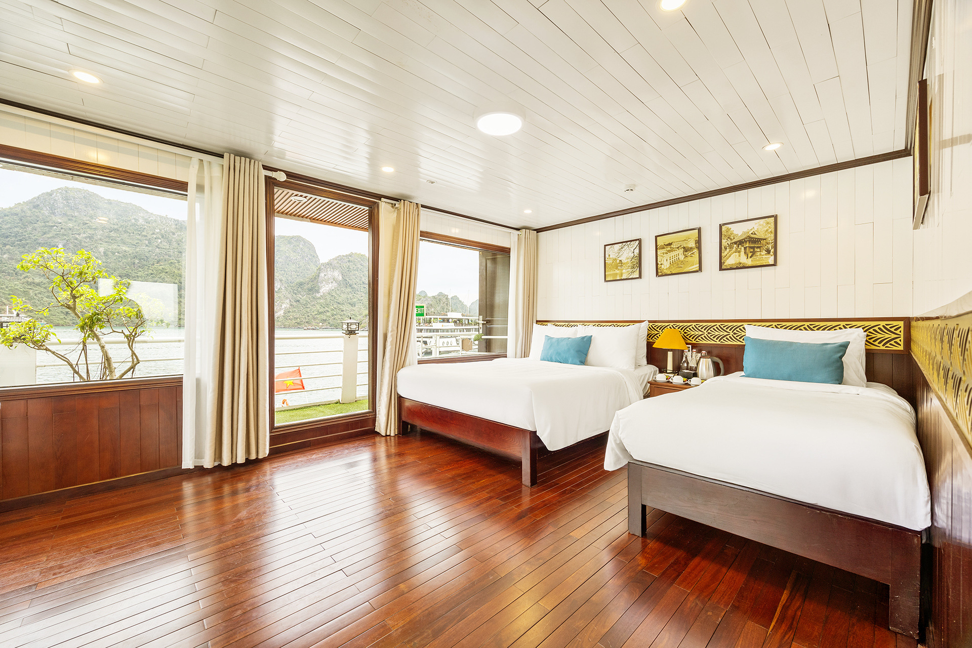 Ha long bay Vietnam boat accommodation