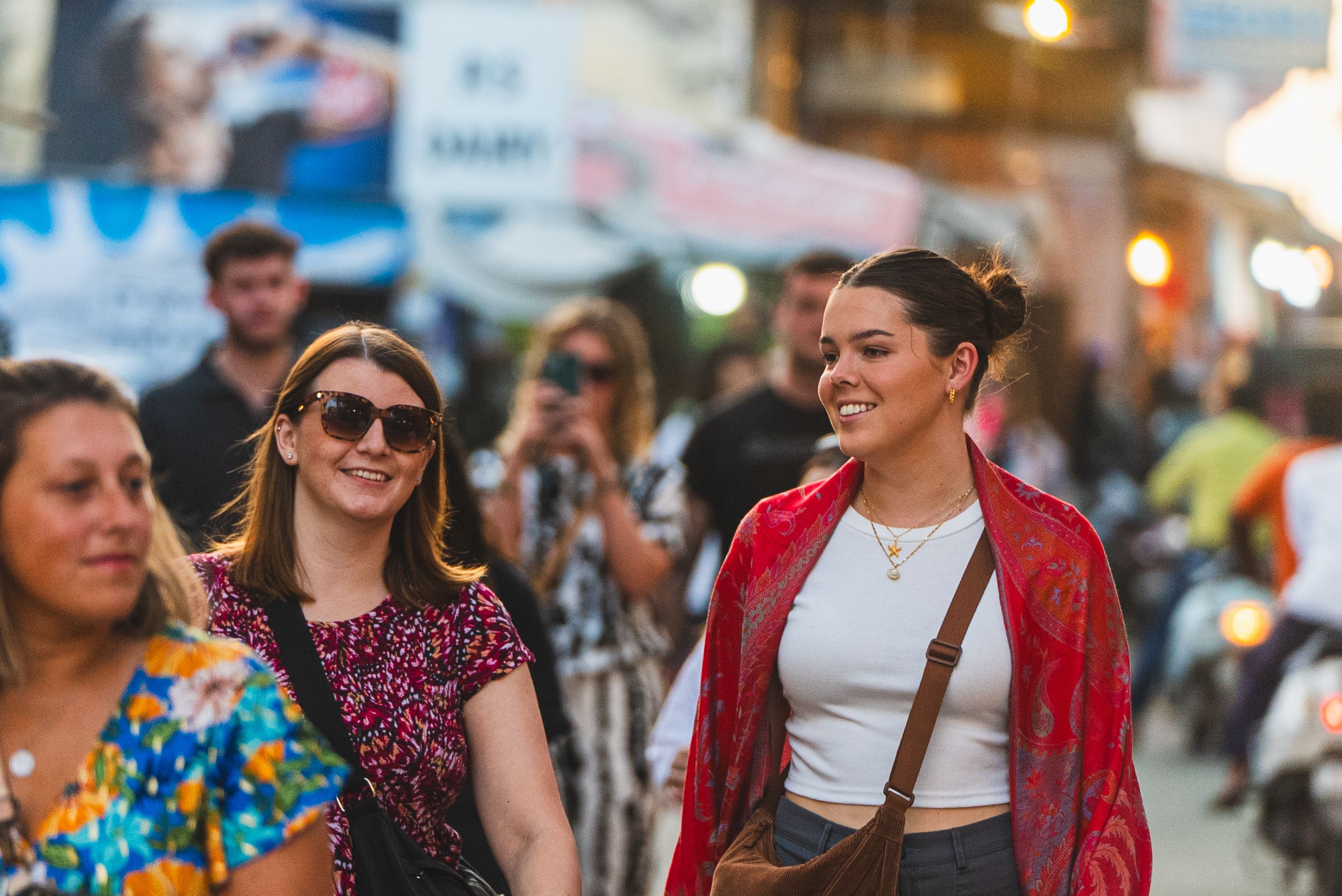 India streets walking