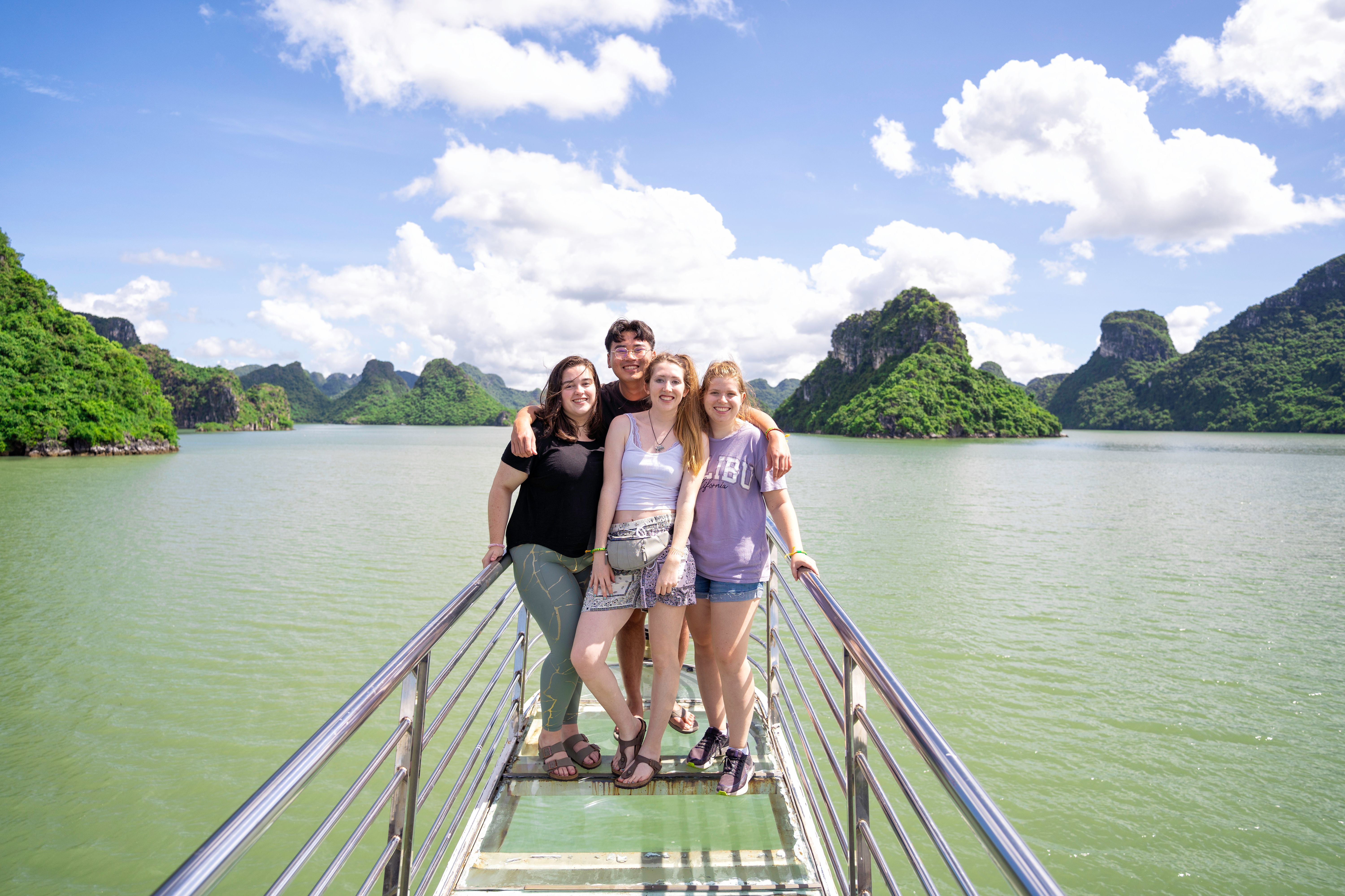 Ha Long Bay boat