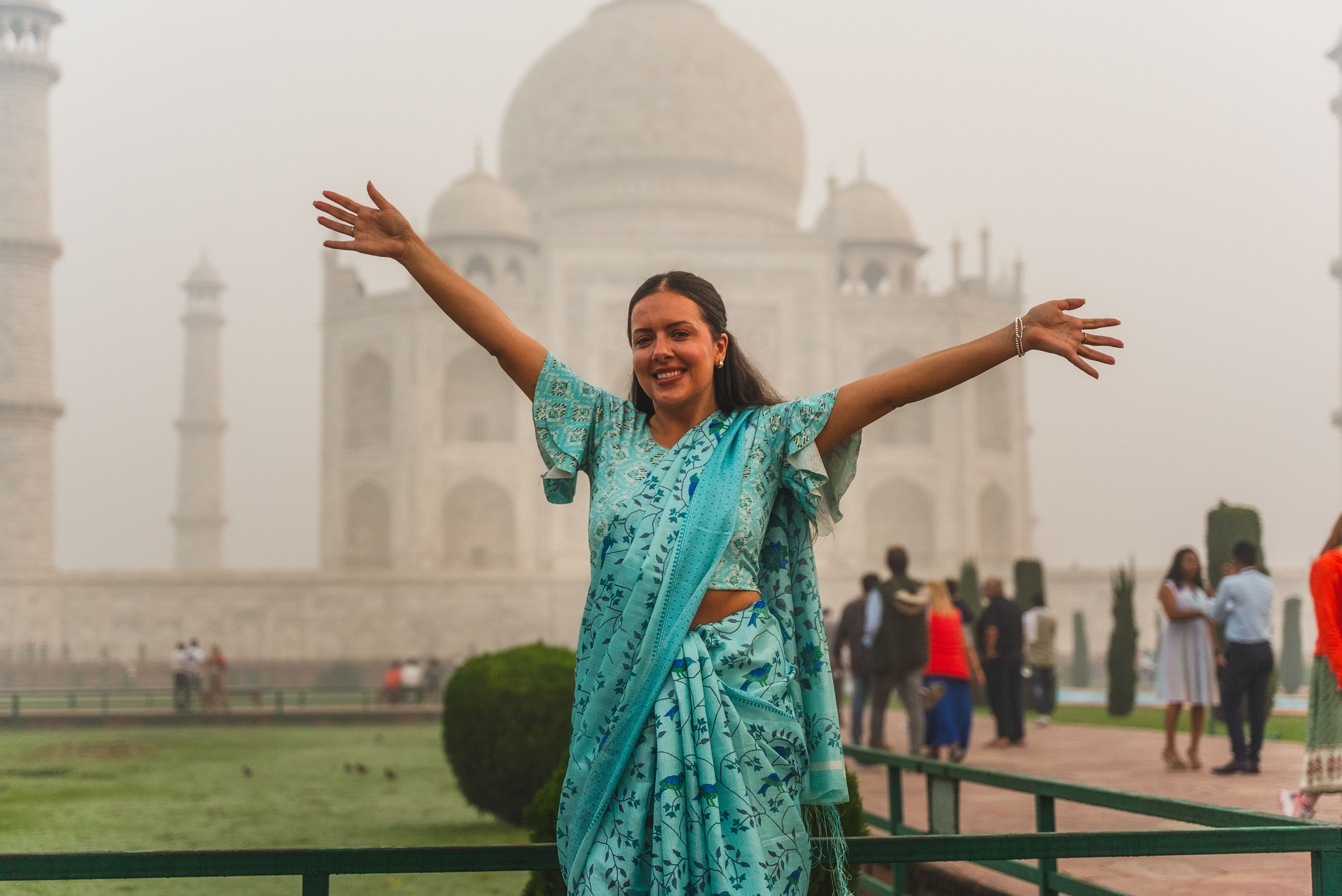 India Taj Mahal girl