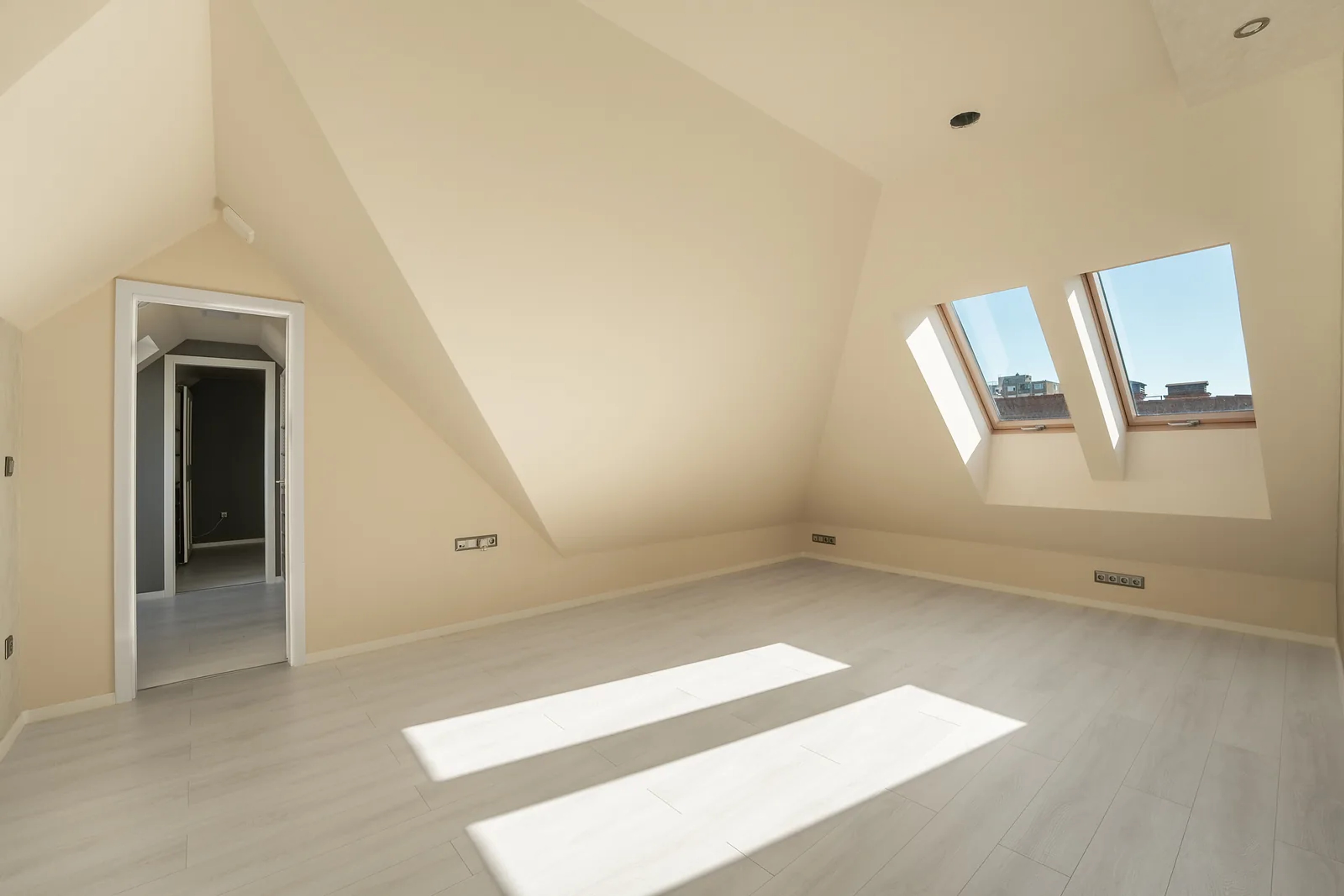 Újpest, Penthouse – tetőtéri szoba