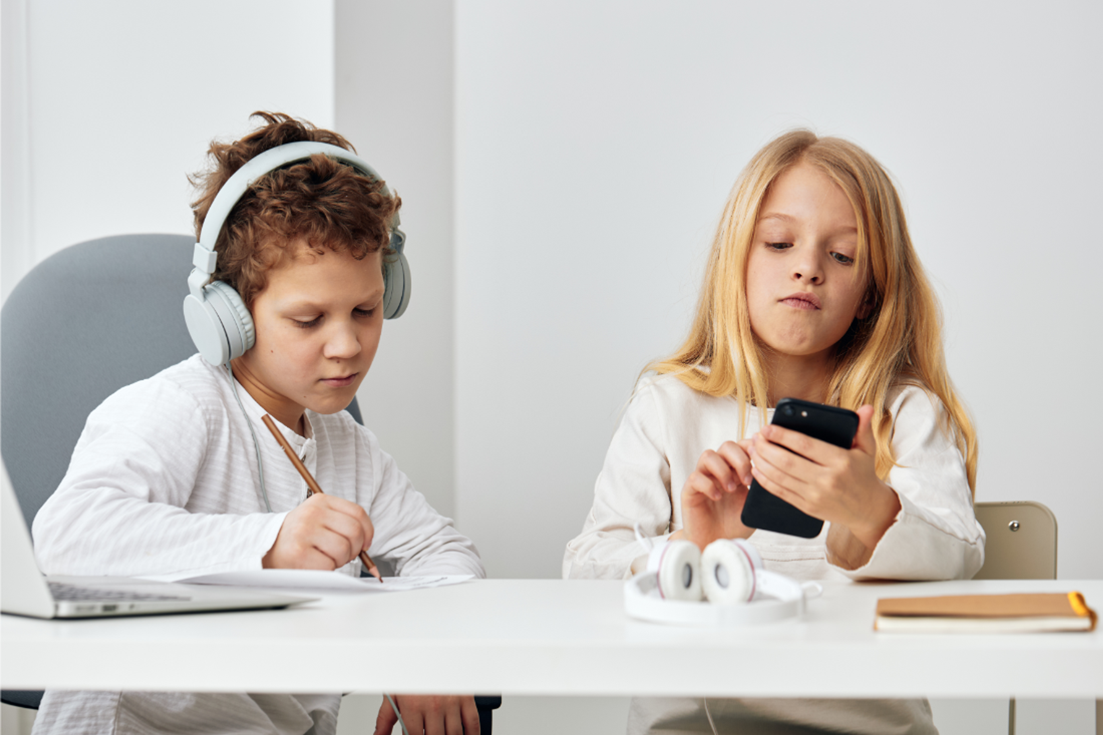 Children and Young People's Digital Lives: What the Evidence Really Says