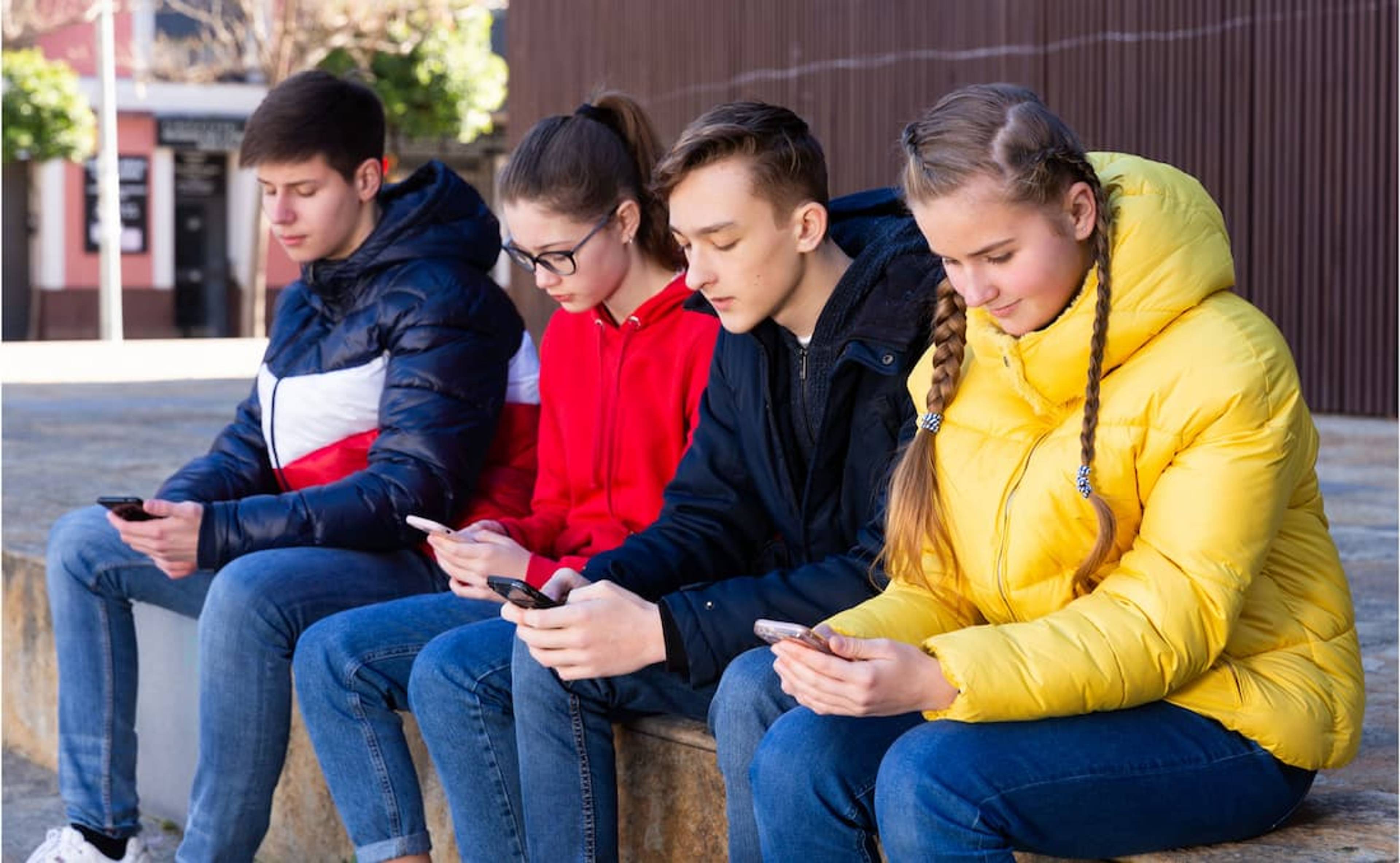 Digital Risks and Harms Affecting Teens: Tips for Parents
