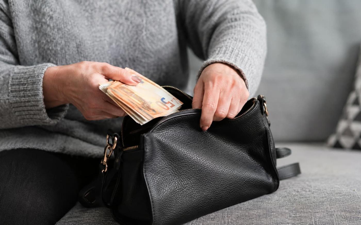 Simne moteris pasigedo 4500 eurų