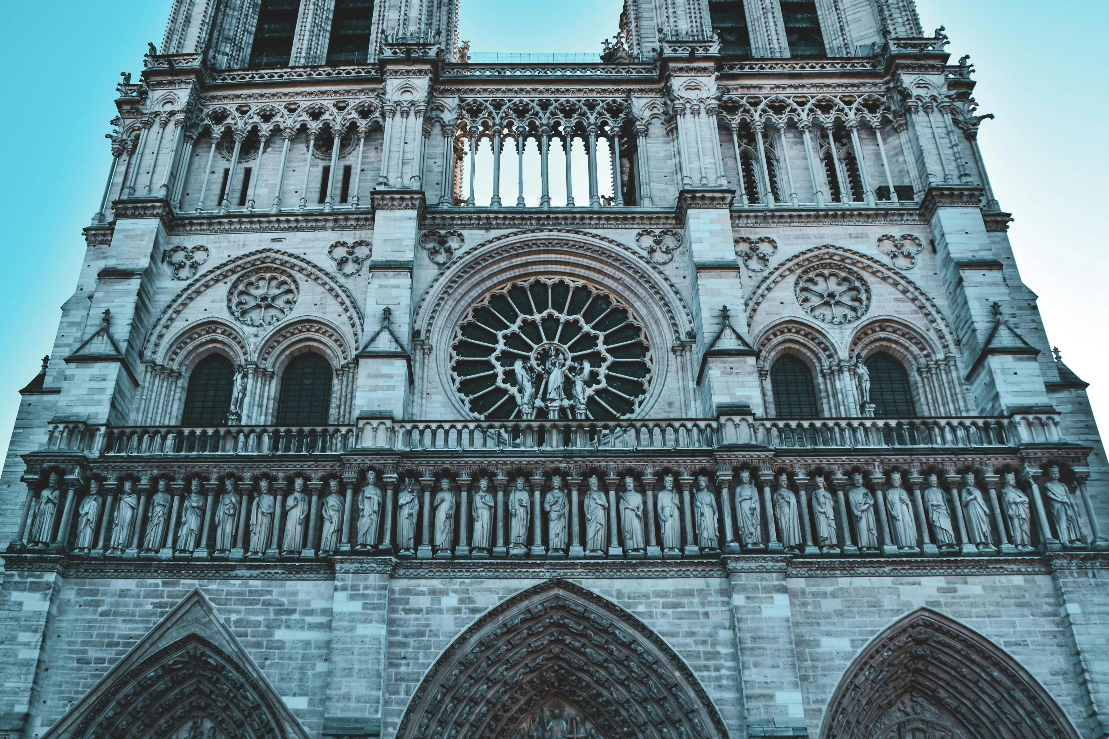 Notre Dame, Sainte-Chapelle & Conciergerie Outdoor Walking Tour thumbnail 14