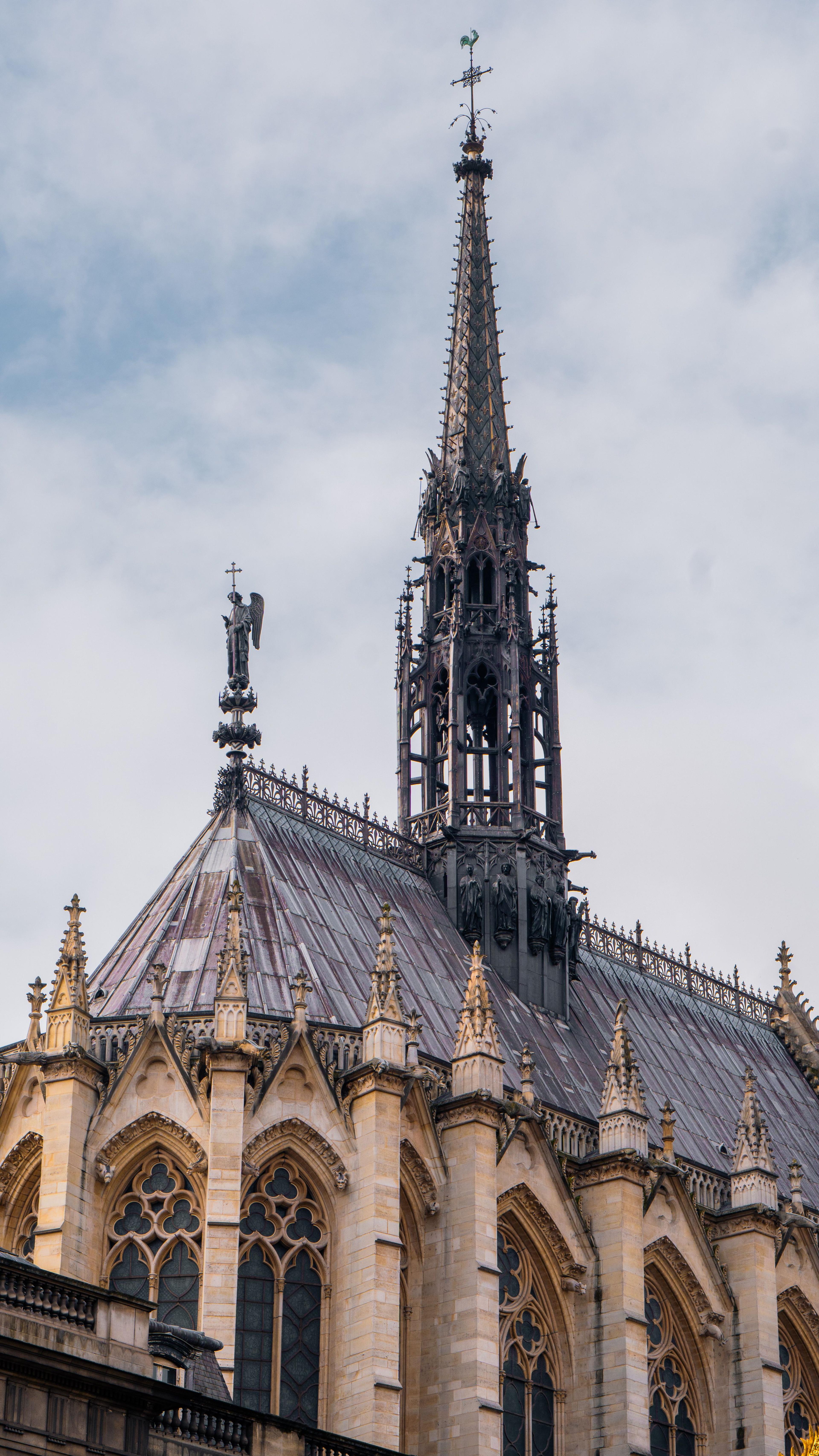 Notre Dame, Sainte-Chapelle & Conciergerie Outdoor Walking Tour thumbnail 6