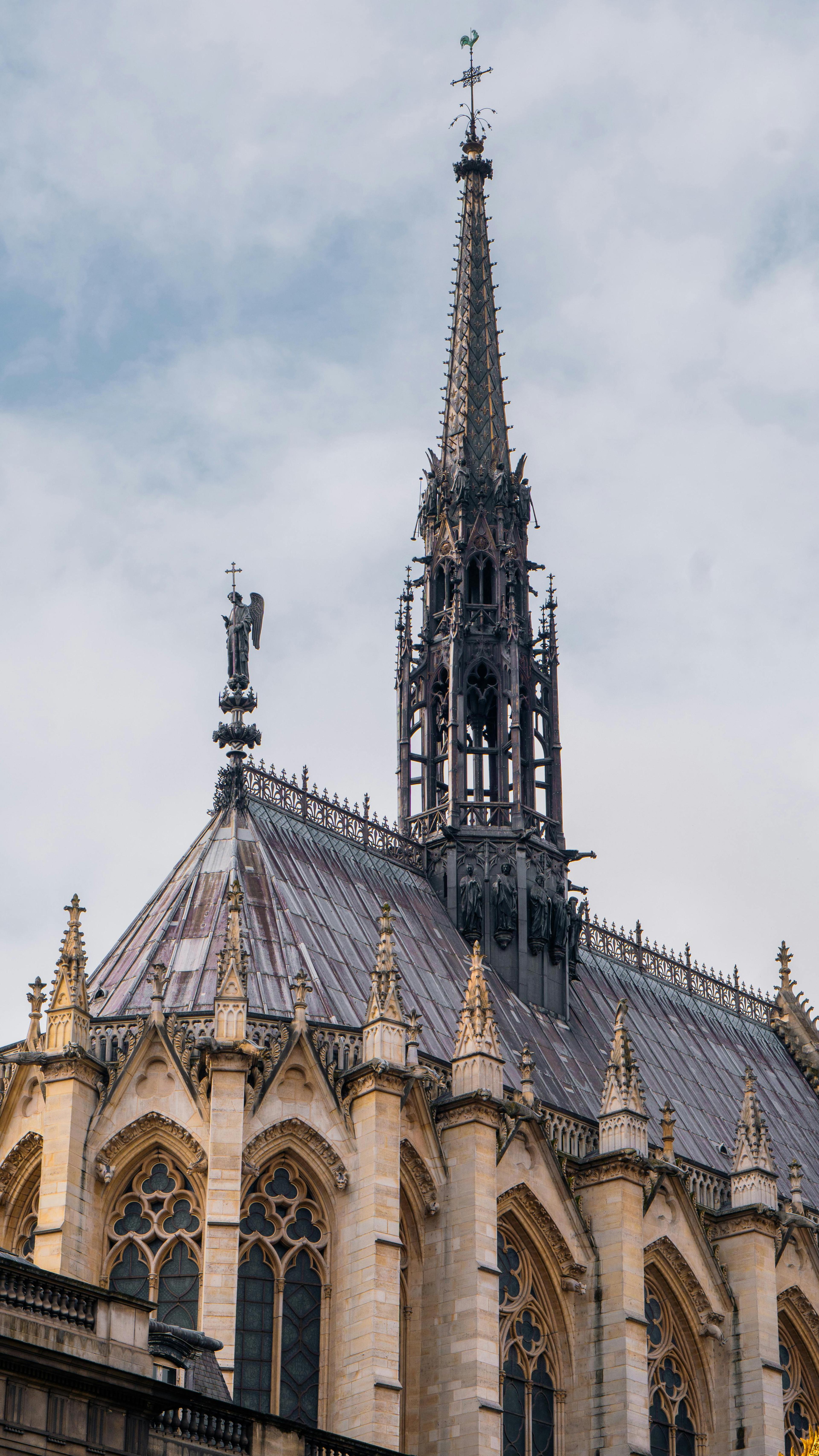 Notre Dame, Sainte-Chapelle & Conciergerie Outdoor Walking Tour thumbnail 12