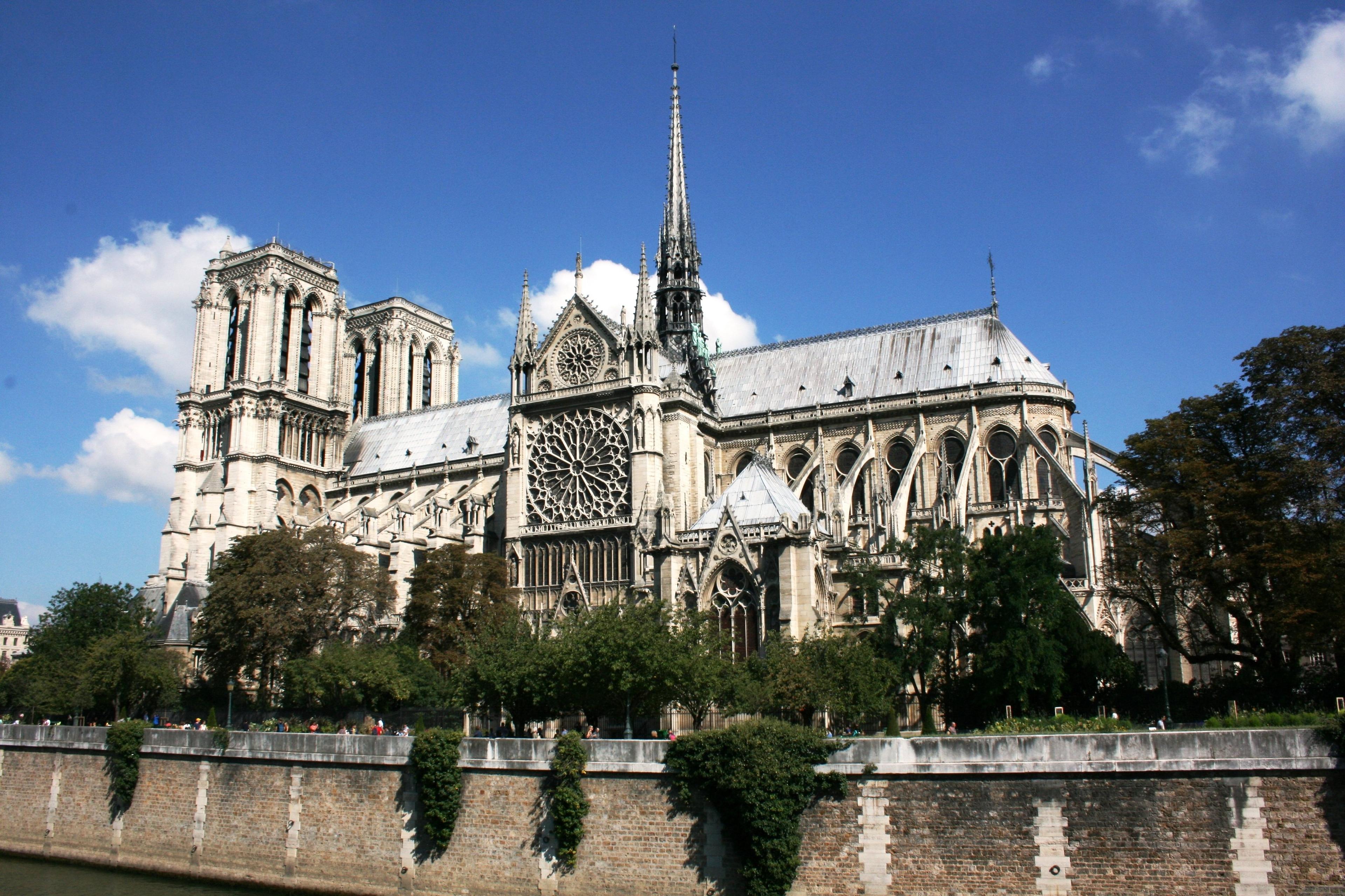 Notre Dame, Sainte-Chapelle & Conciergerie Outdoor Walking Tour thumbnail 11