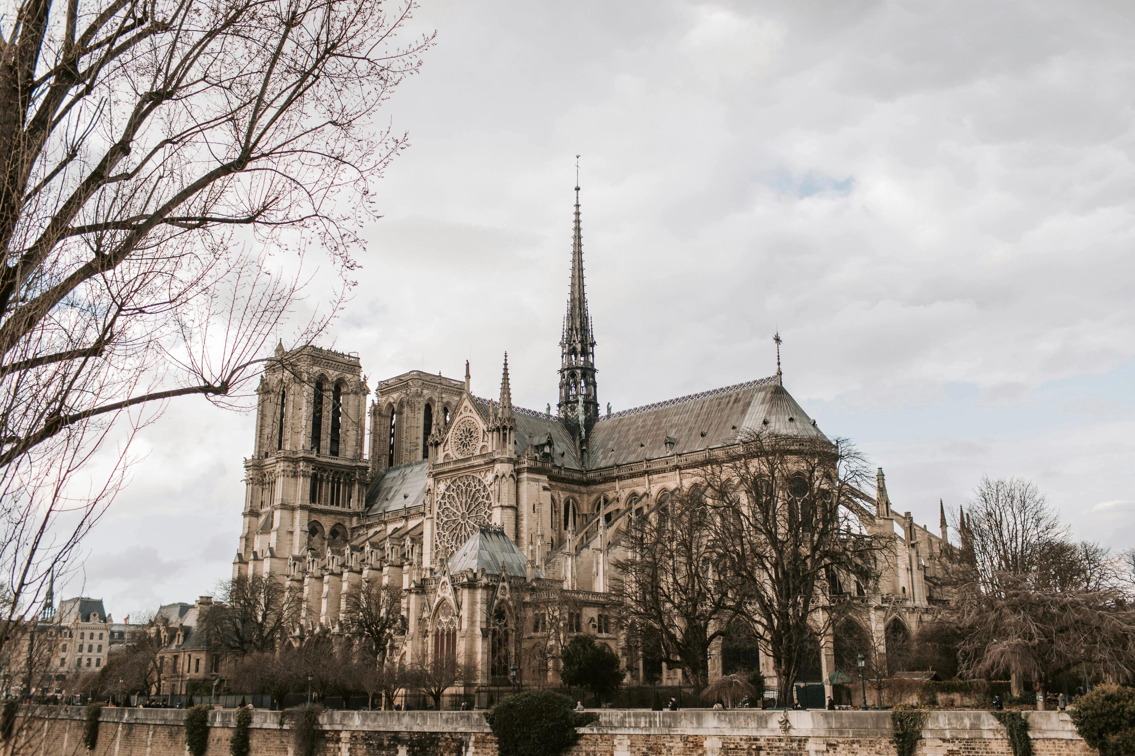 Notre Dame, Sainte-Chapelle & Conciergerie Outdoor Walking Tour thumbnail 15