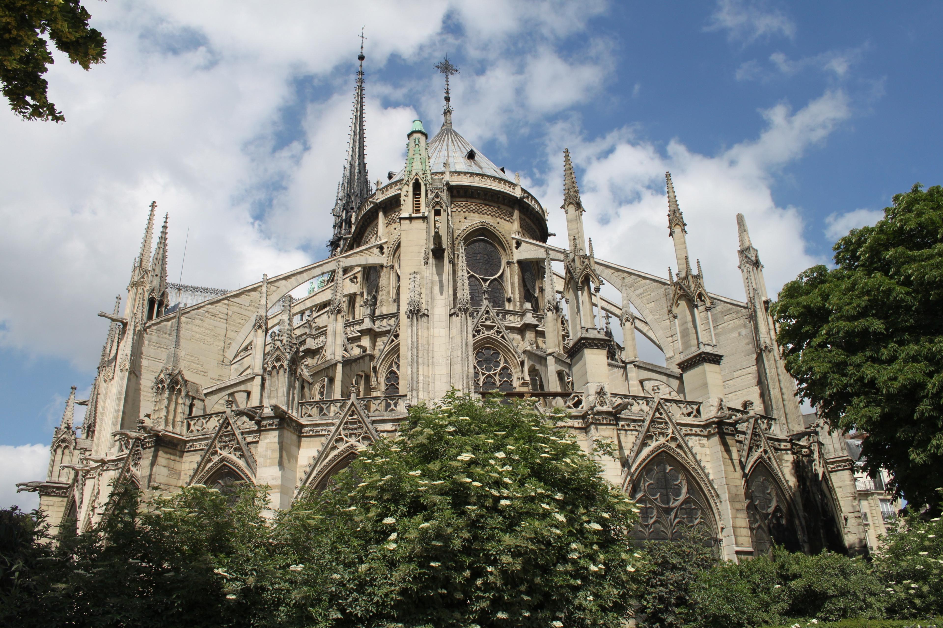Notre Dame, Sainte-Chapelle & Conciergerie Outdoor Walking Tour thumbnail 5