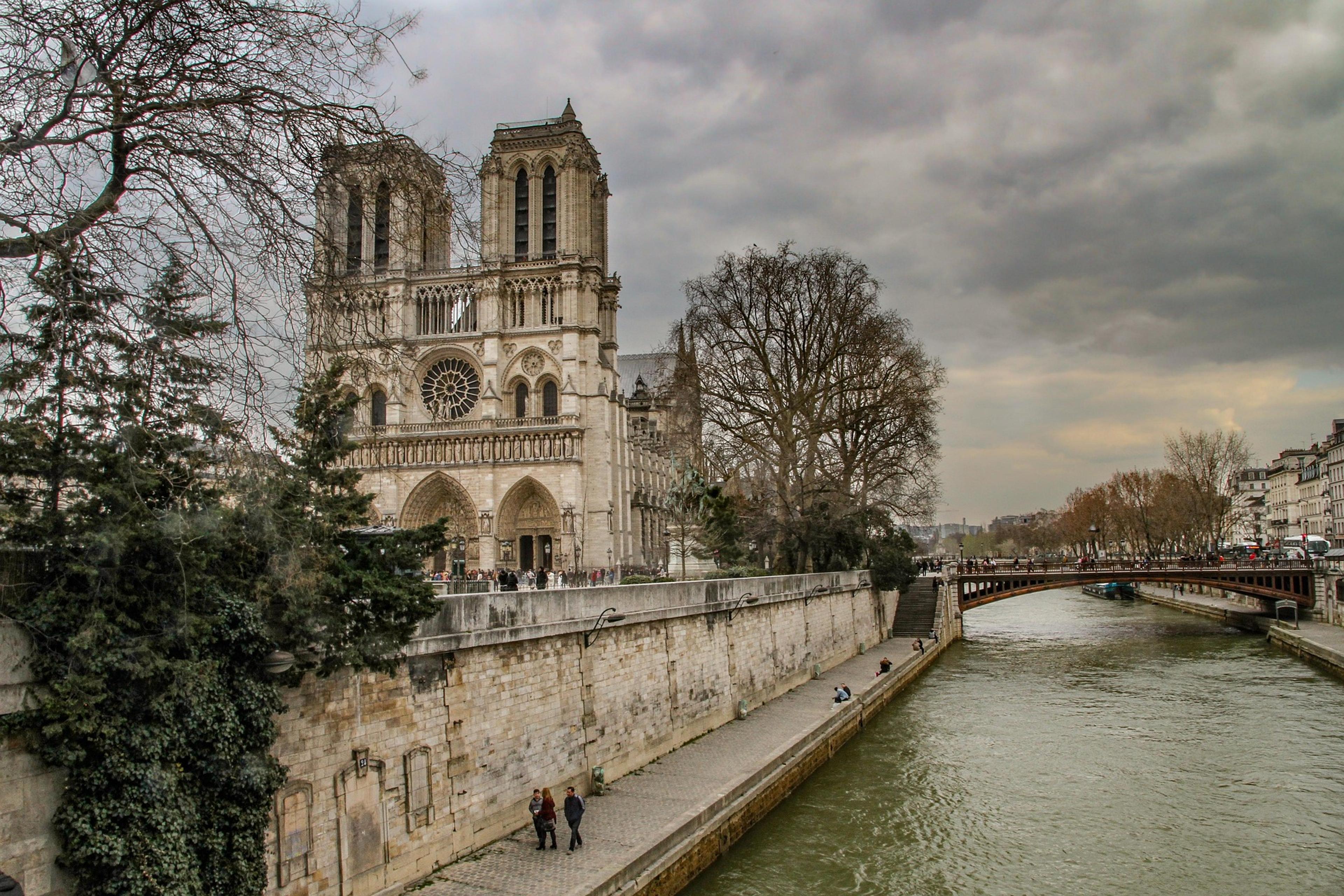Notre Dame, Sainte-Chapelle & Conciergerie Outdoor Walking Tour - Photo 1