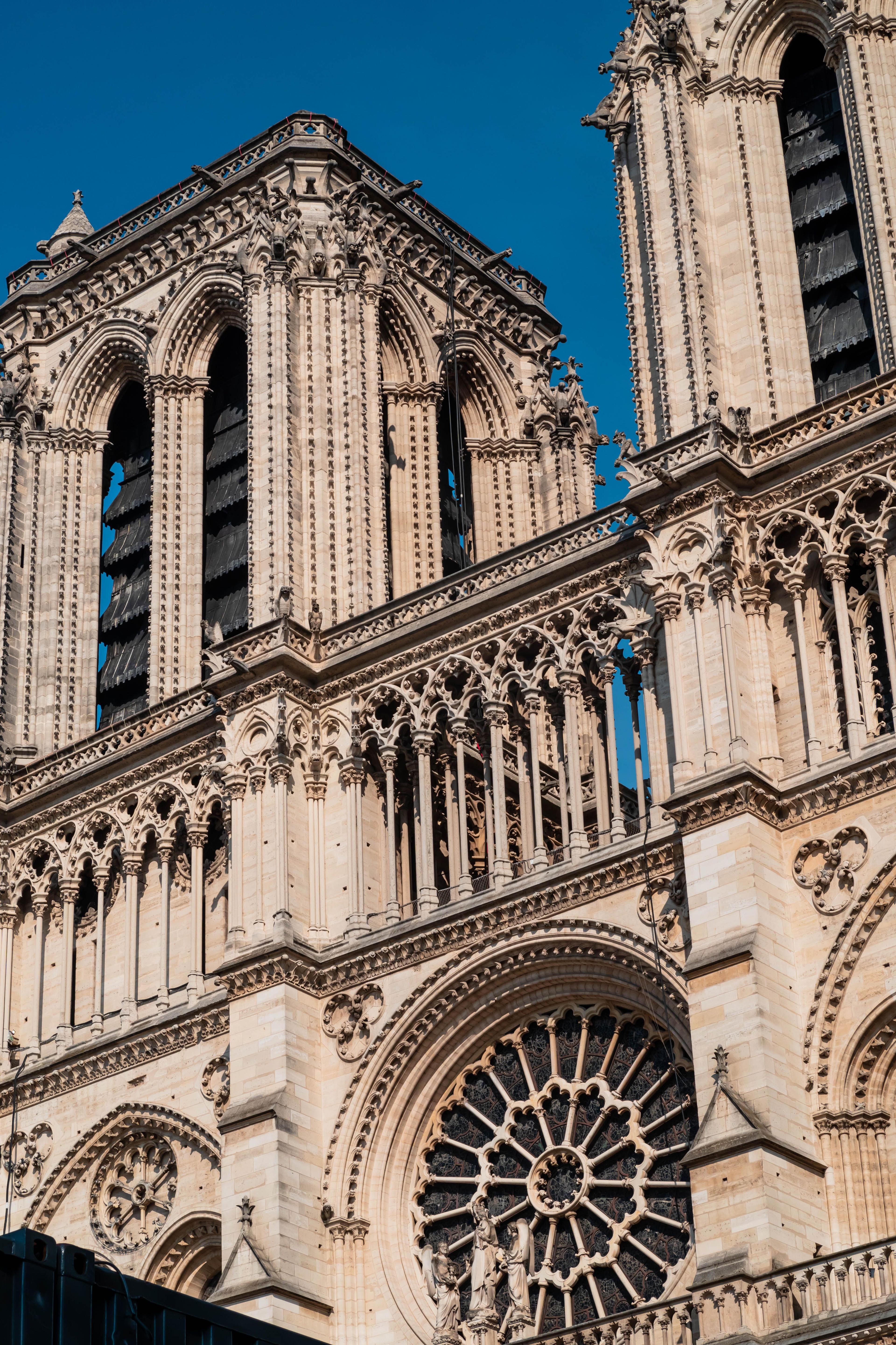 Notre Dame, Sainte-Chapelle & Conciergerie Outdoor Walking Tour thumbnail 2