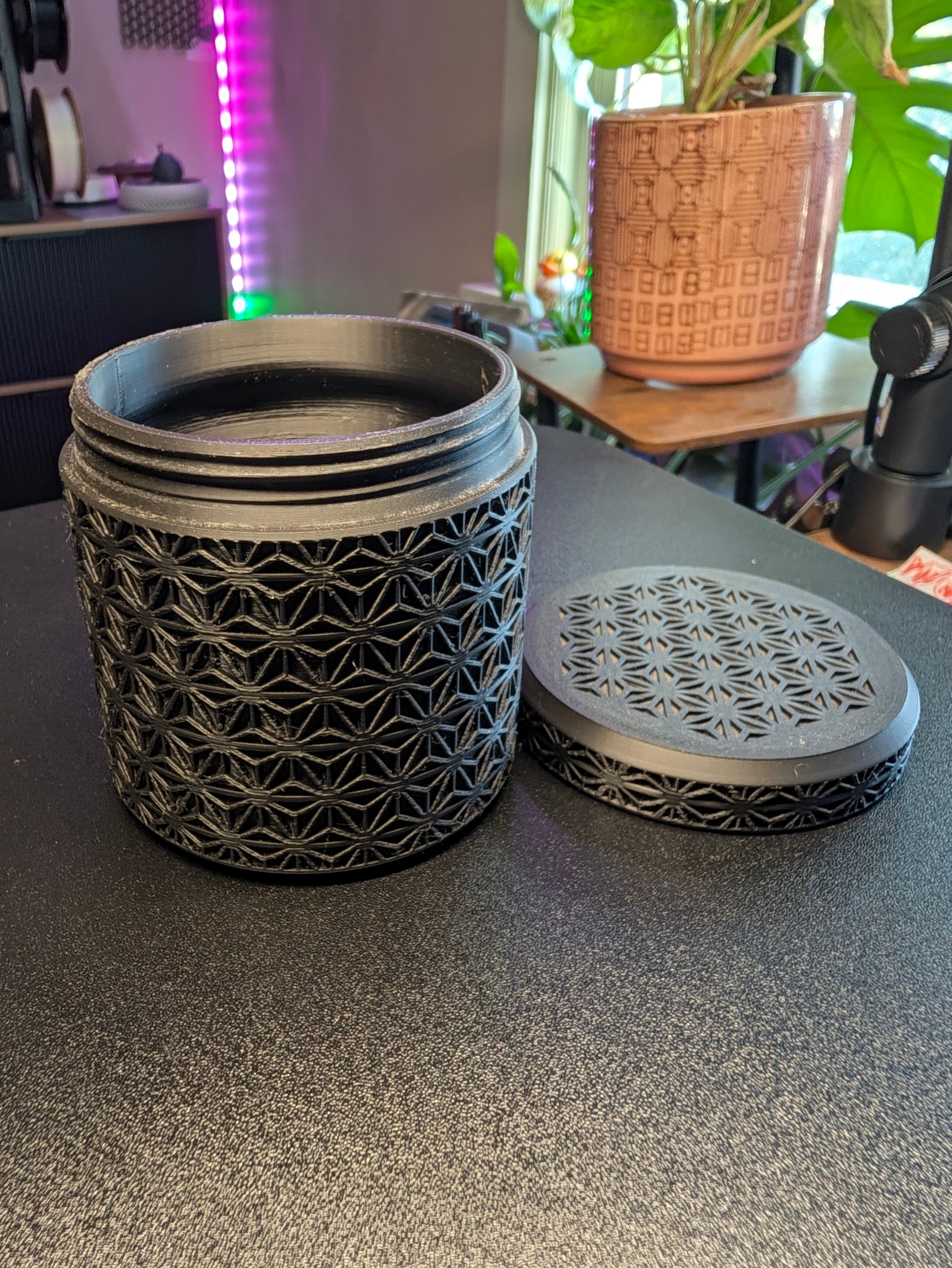 Black screw-top container, photo 2 of 2