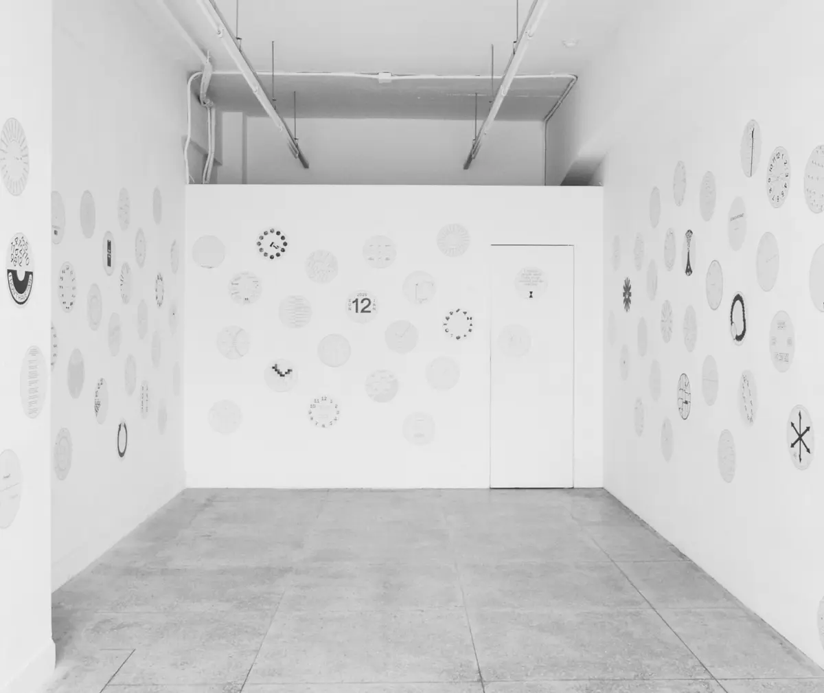 A fleeting exhibition by Non-Objective, Clockwise and Otherwise , held at Pop Hannam (a space organised by Post Poetics) in Seoul, reflected on the fluidity of time and its subjective nature.