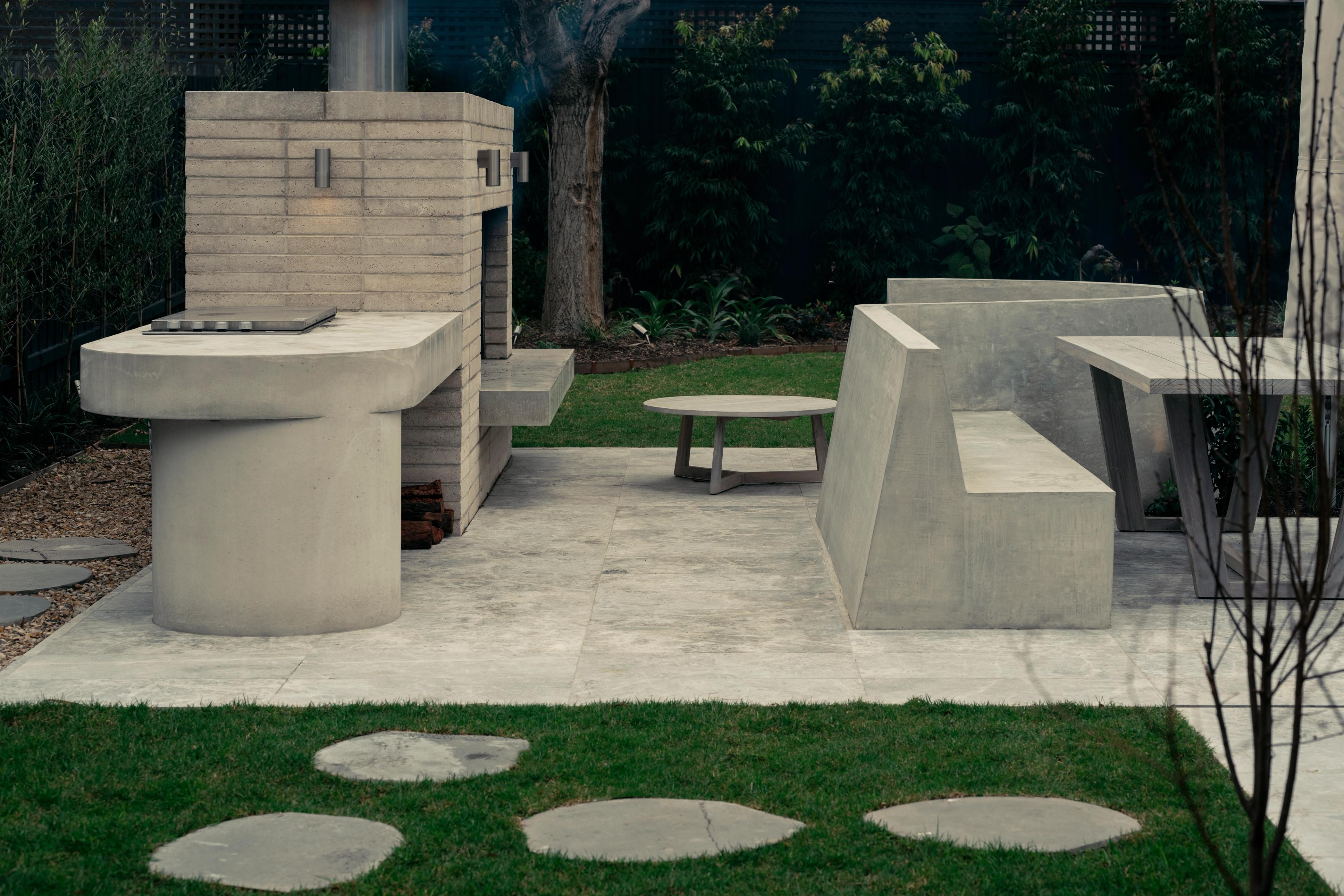 Warm Shadow by Studio Kennon Landscaping