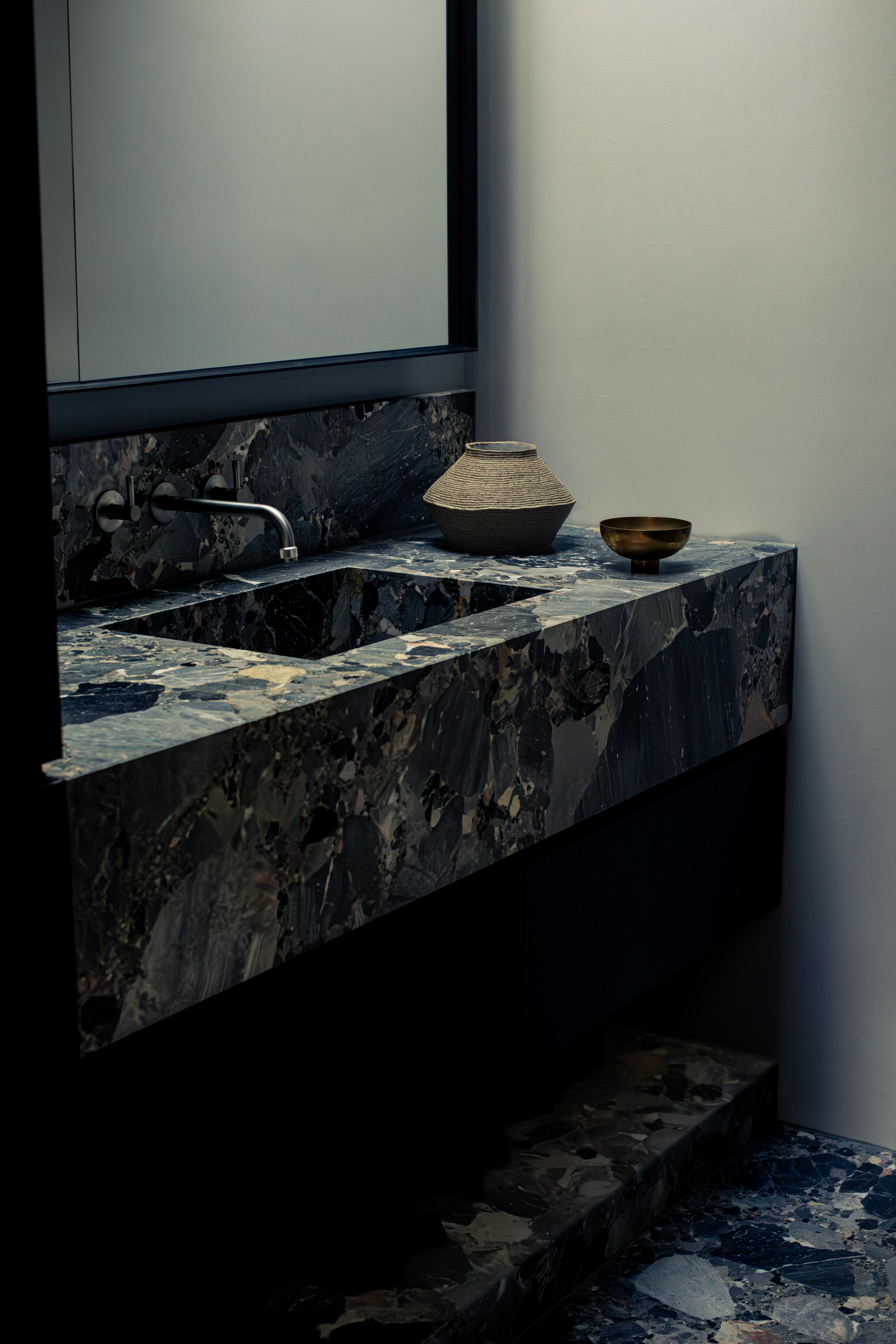 Visual media content